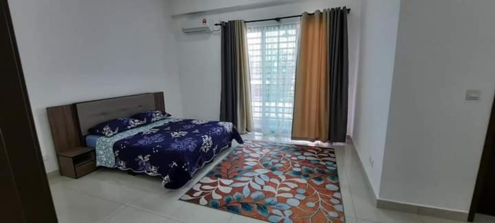Four-Bedroom House photo 2