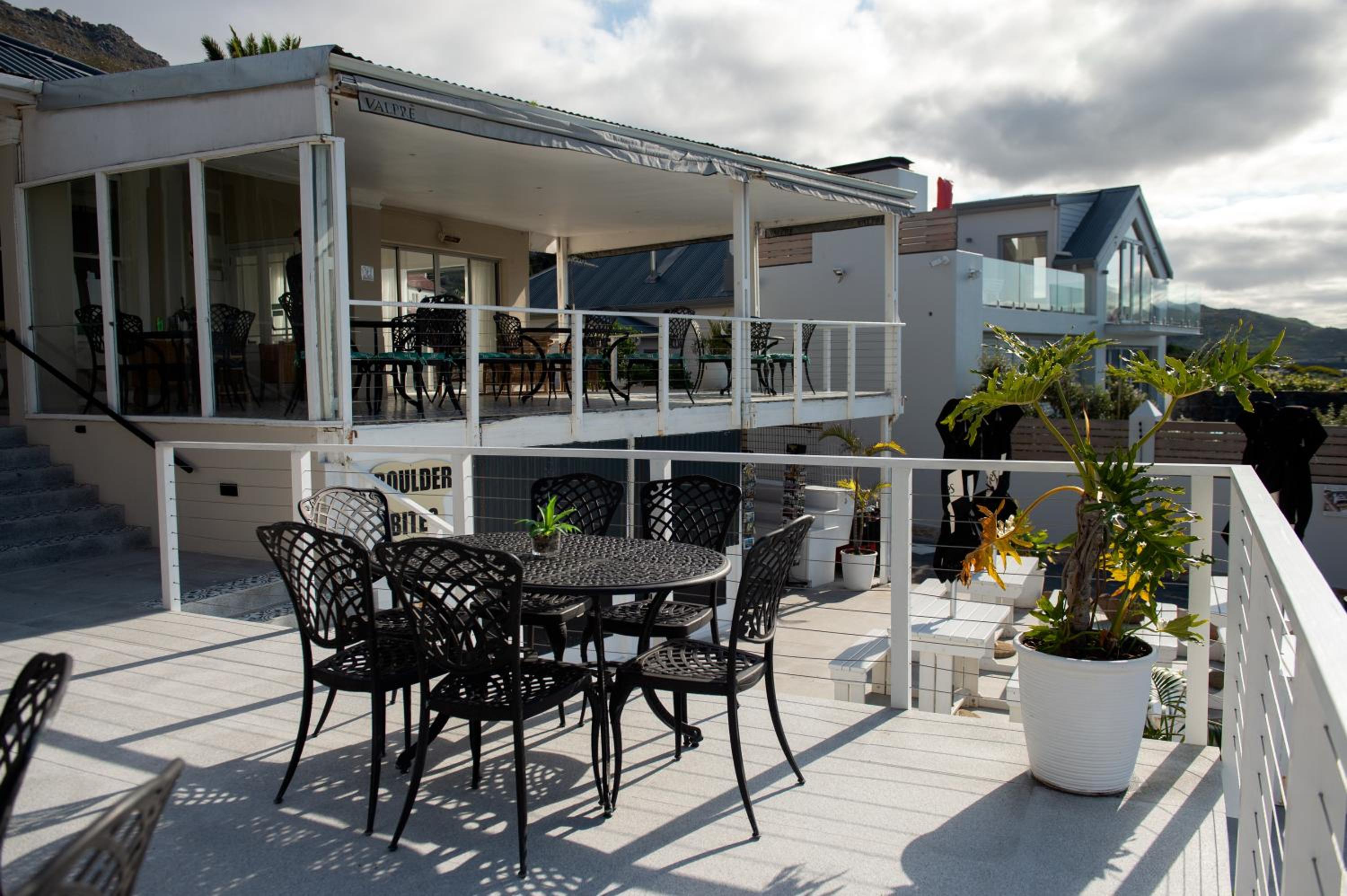 Apartment with Sea View - Photo 9