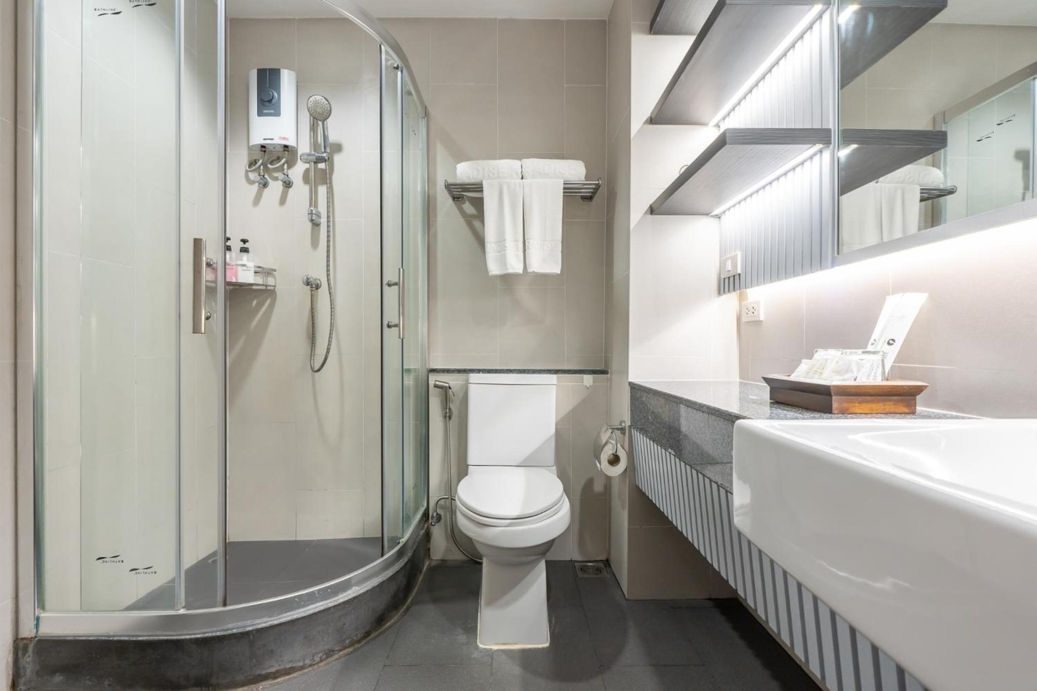 Premium Deluxe Room - Photo 6
