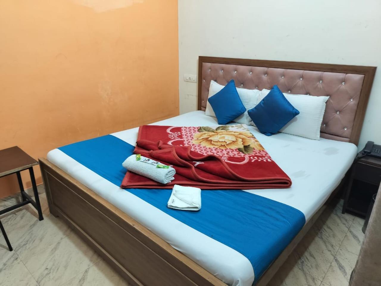 Budget Double Room photo 3