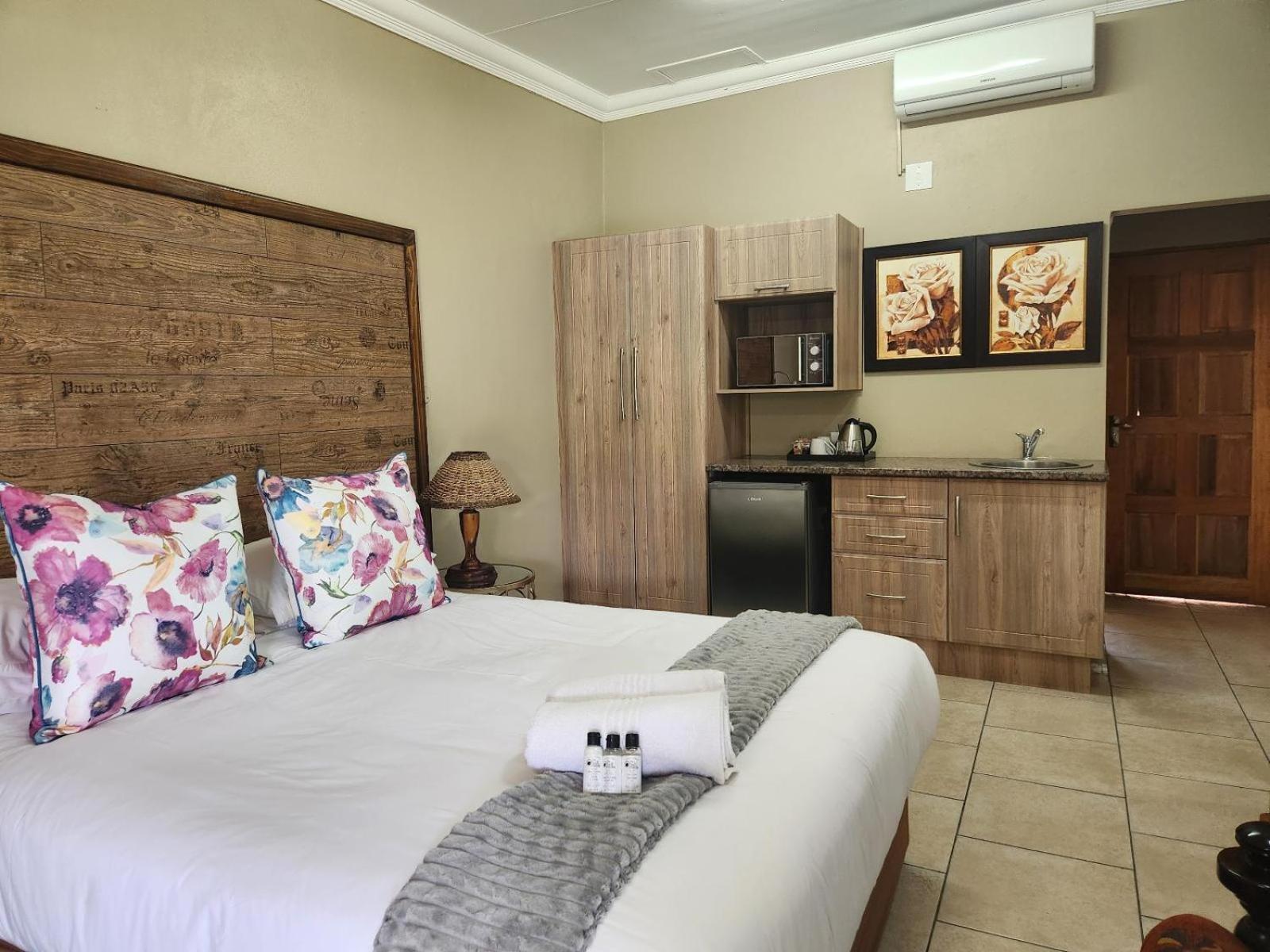 Standard Double Room photo 3