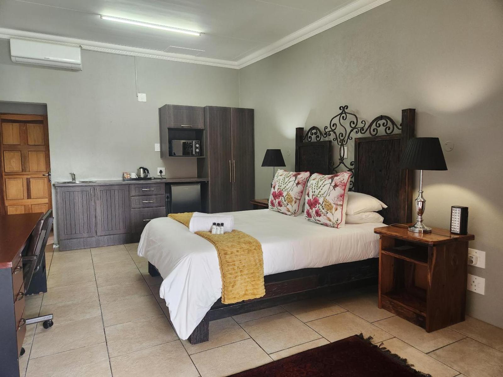 Basic Double Room photo 3