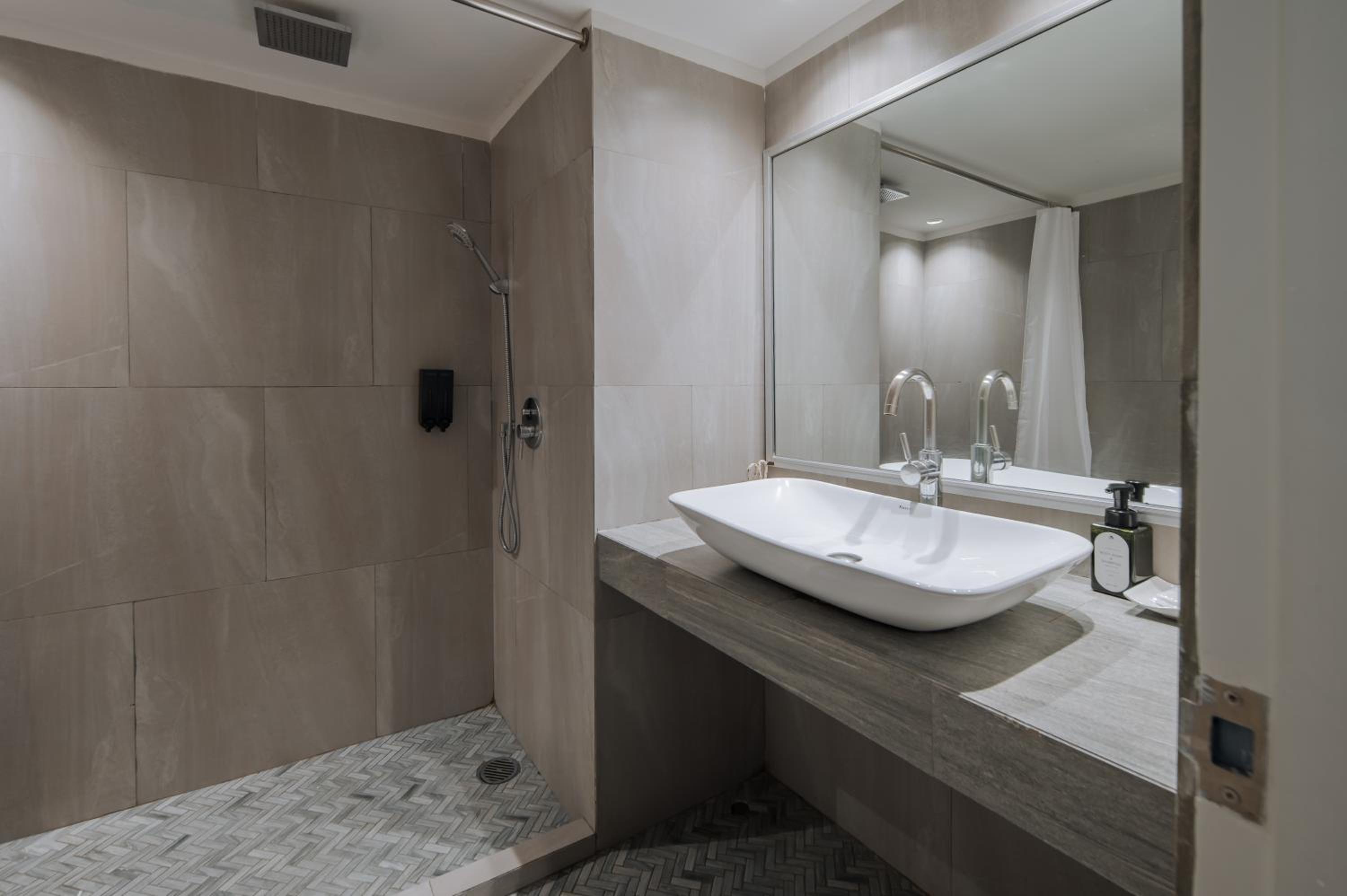 Deluxe Double Room with Balcony photo 3