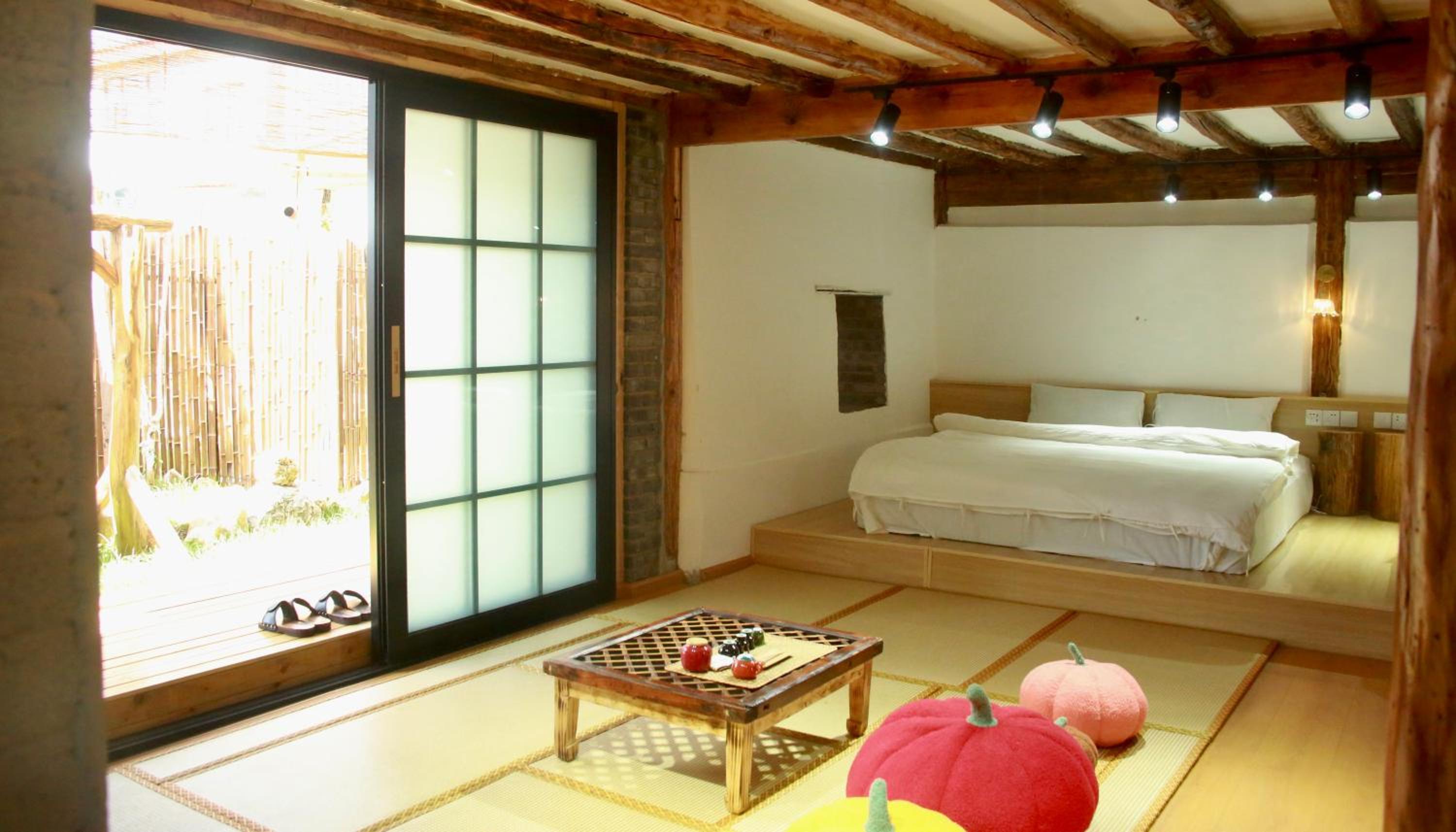 Family Room with Garden View photo 2