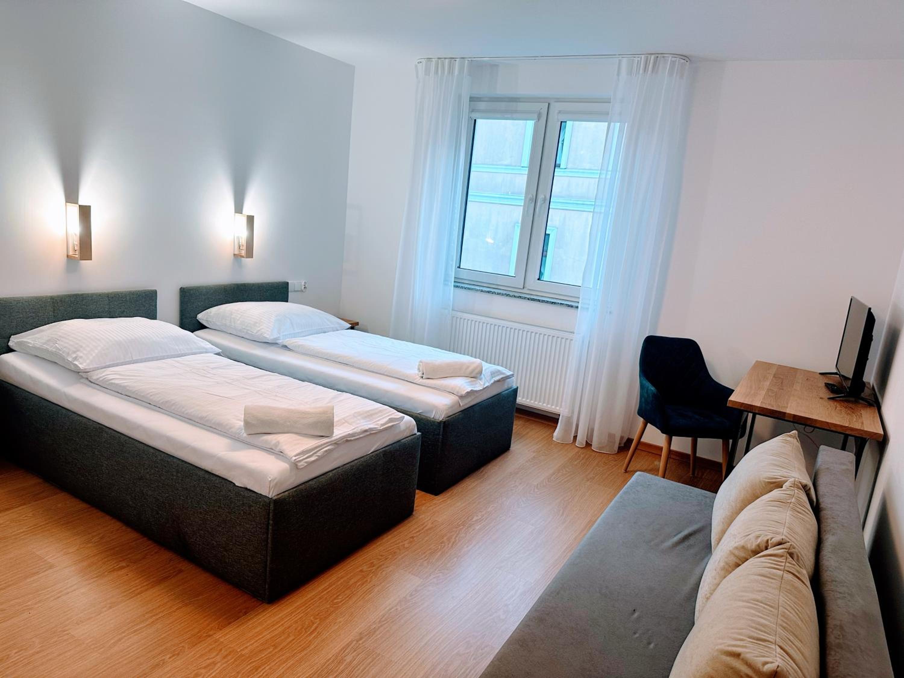 Deluxe Double Room (2 Adults + 1 Child) - Photo 7