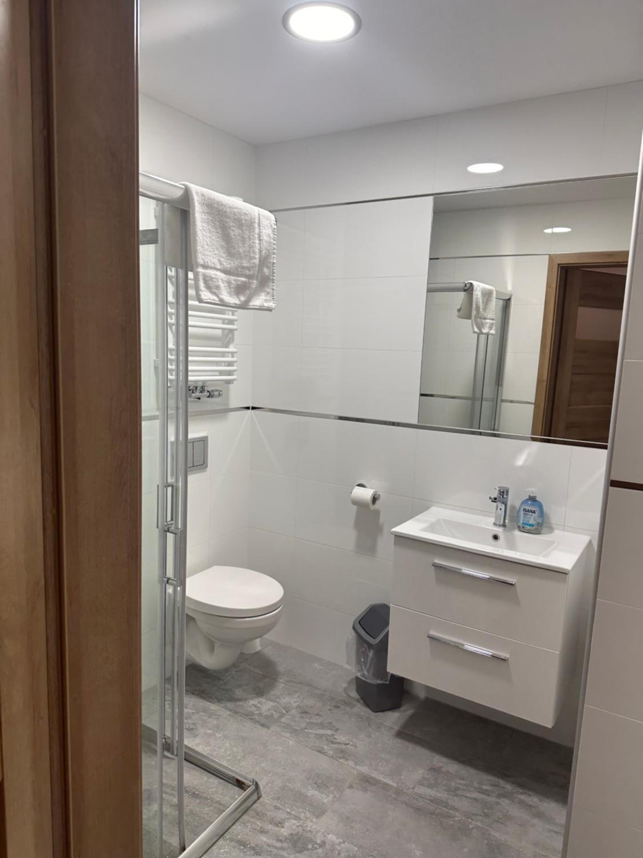 Deluxe Double Room (2 Adults + 1 Child) - Photo 2