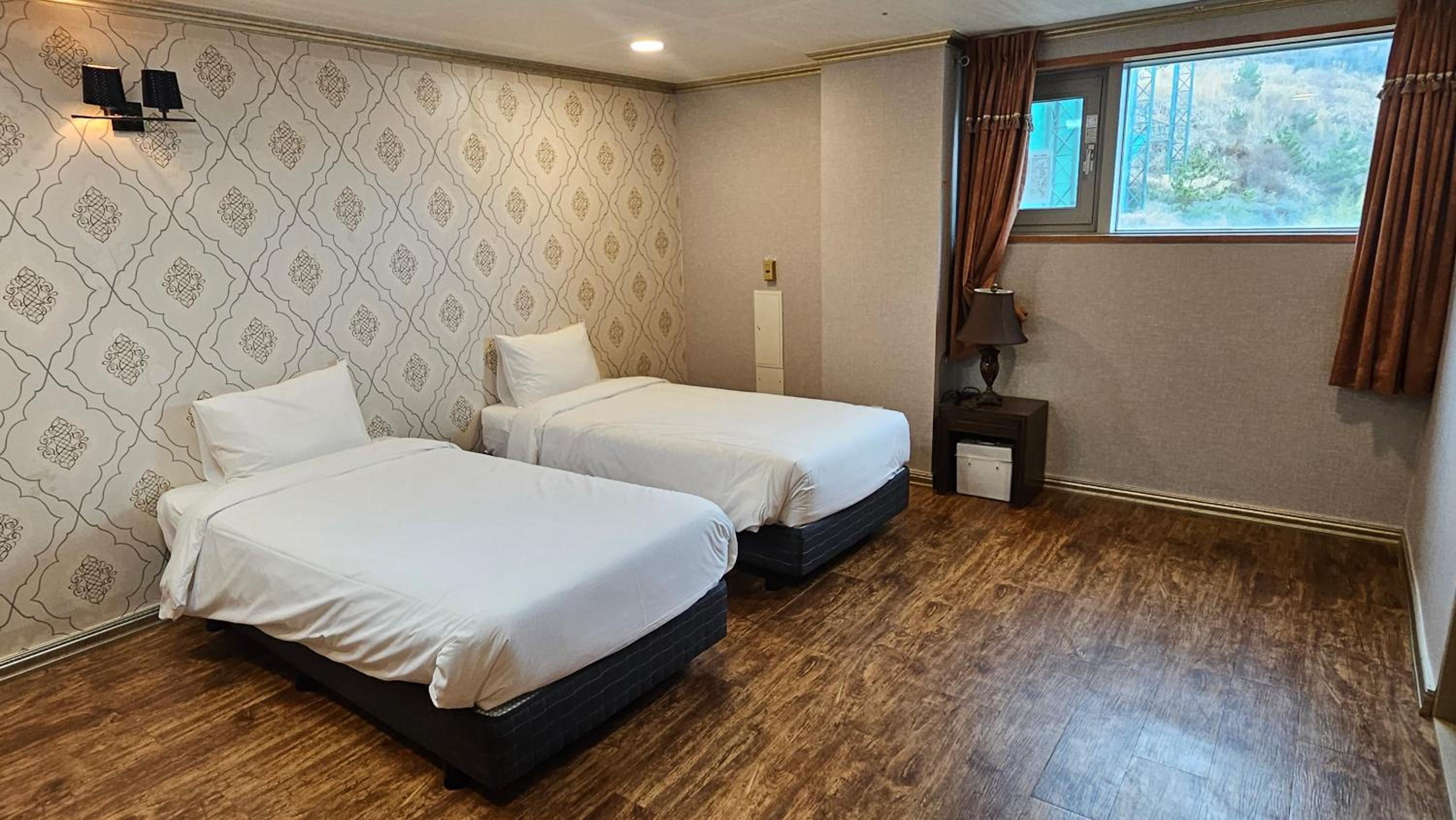 Standard Twin Room photo 2