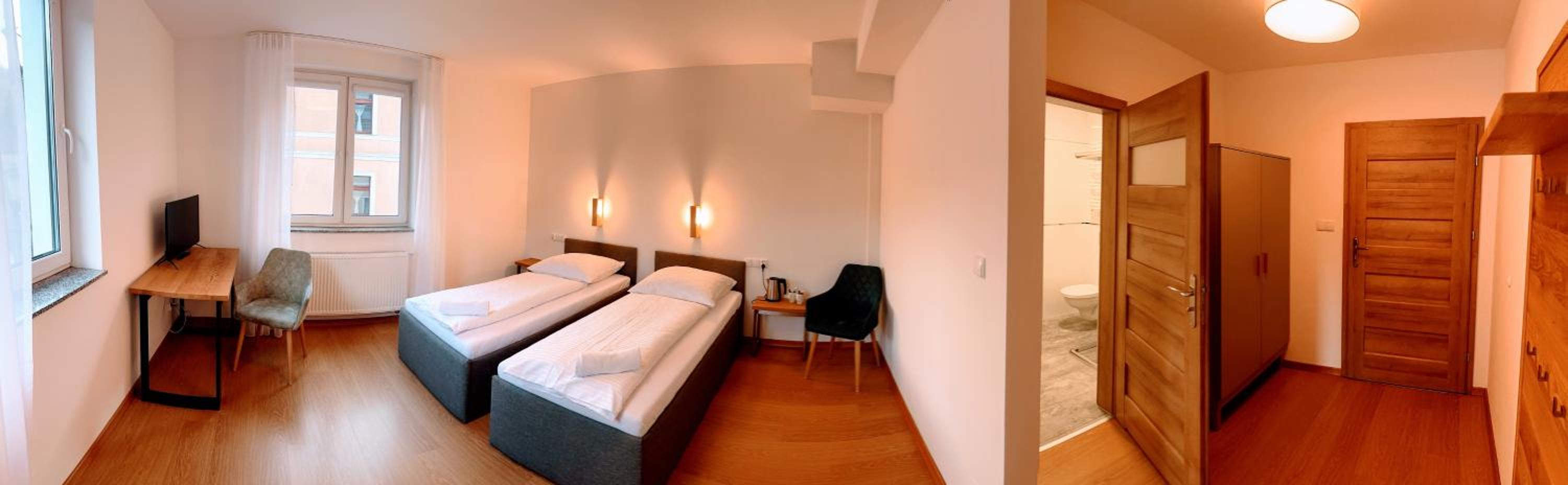 Deluxe Double Room (2 Adults + 1 Child) - Photo 1