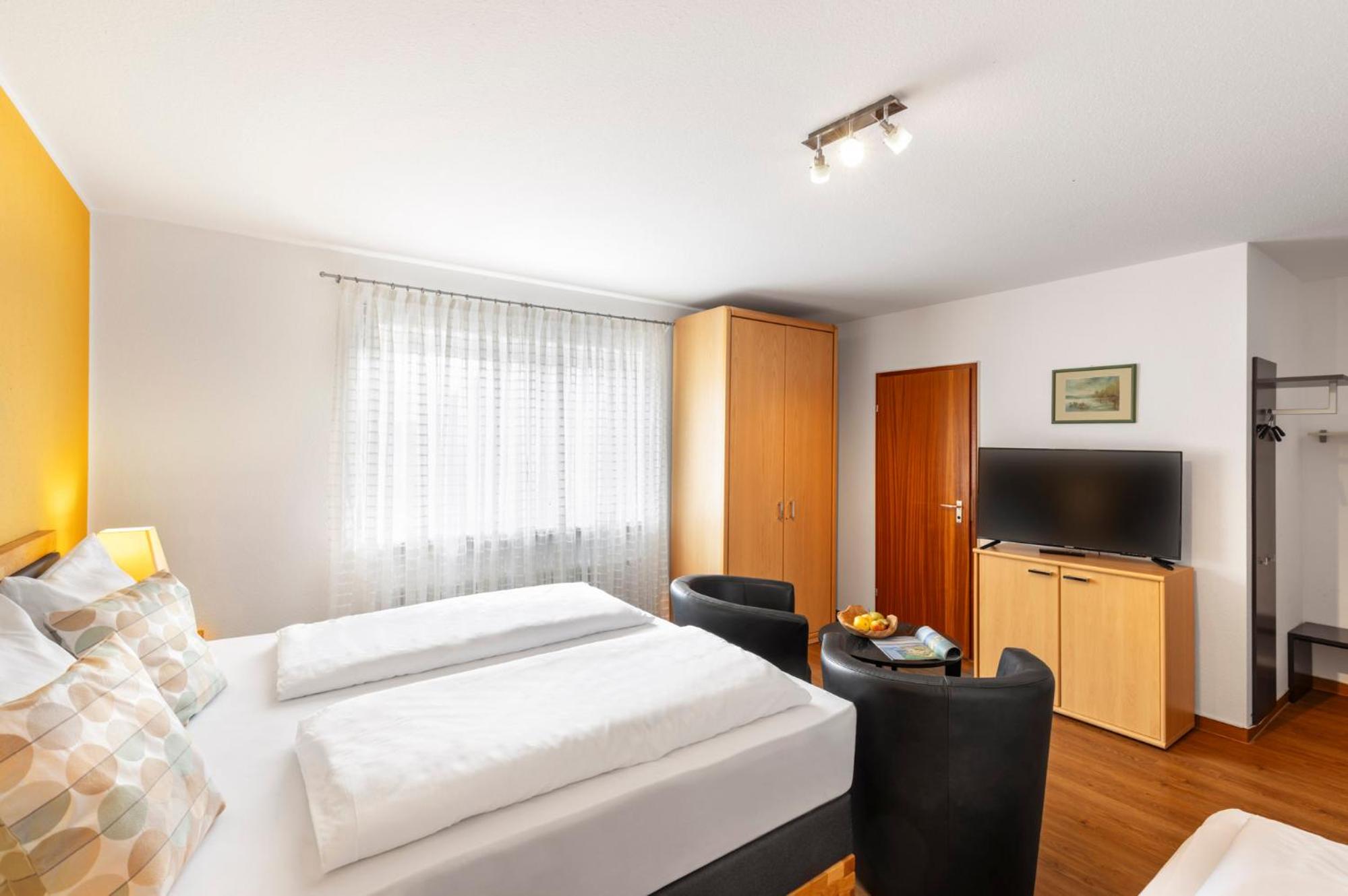 Double Room with Extra Bed photo 3