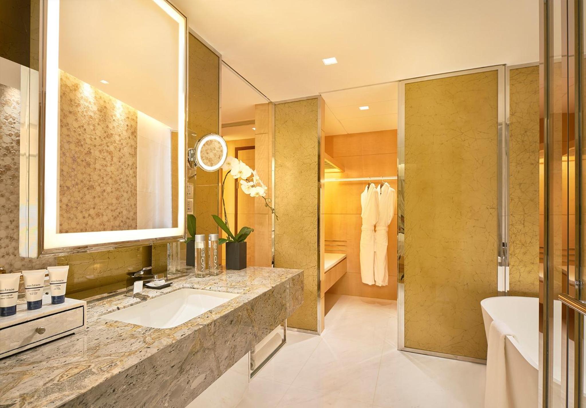 Pacific Club King Room