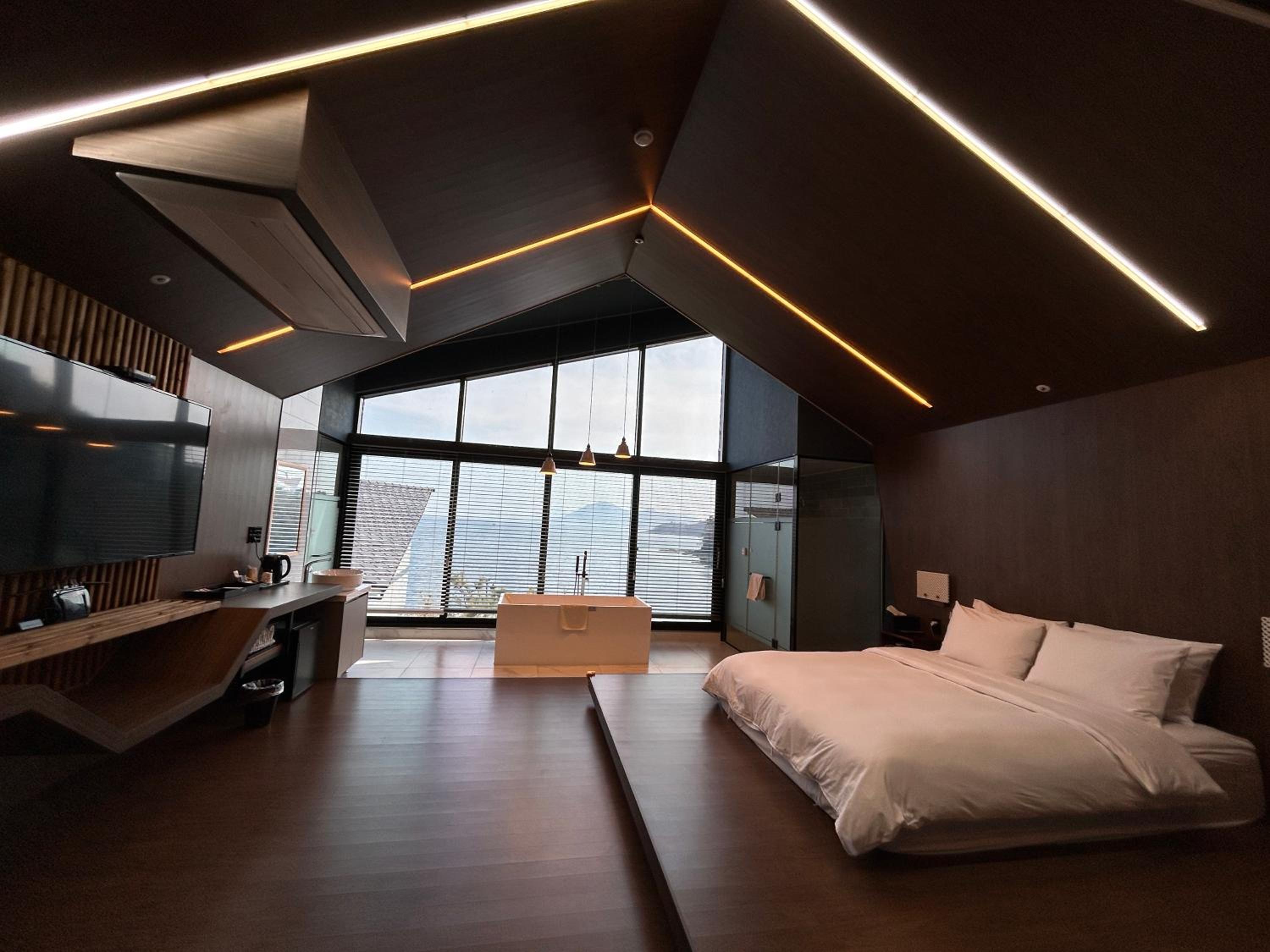 VIP Room - Photo 1