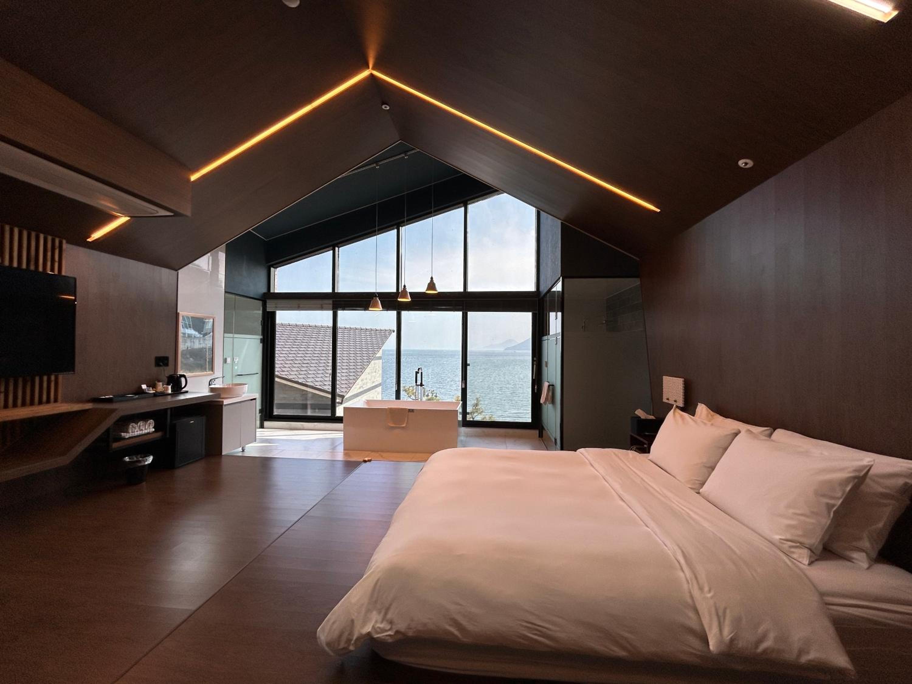 VIP Room - Photo 2