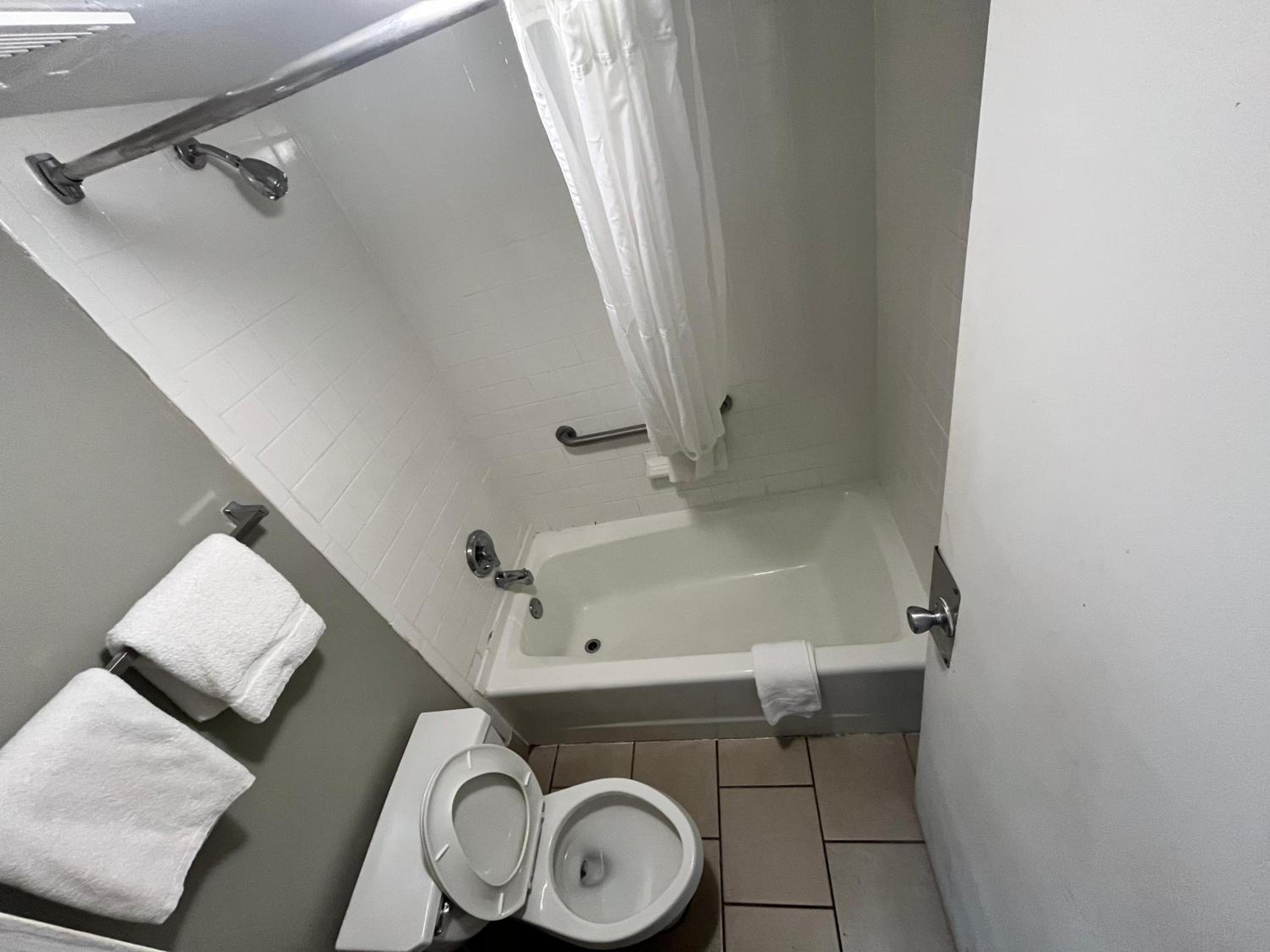 Double Room - Photo 6