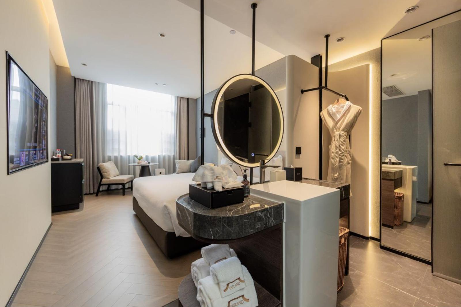 Deluxe Queen Room