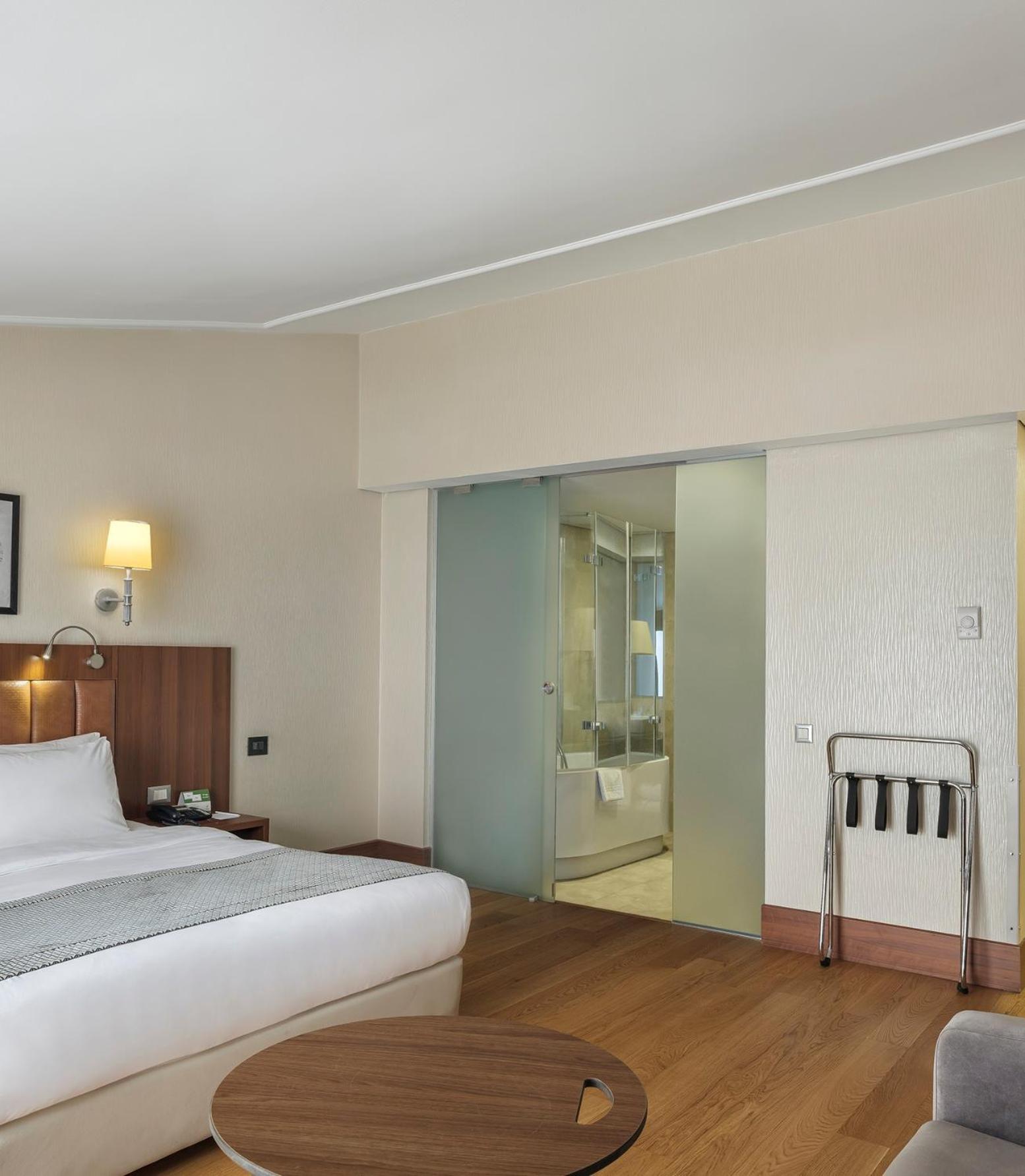 Premium Queen Room photo 1