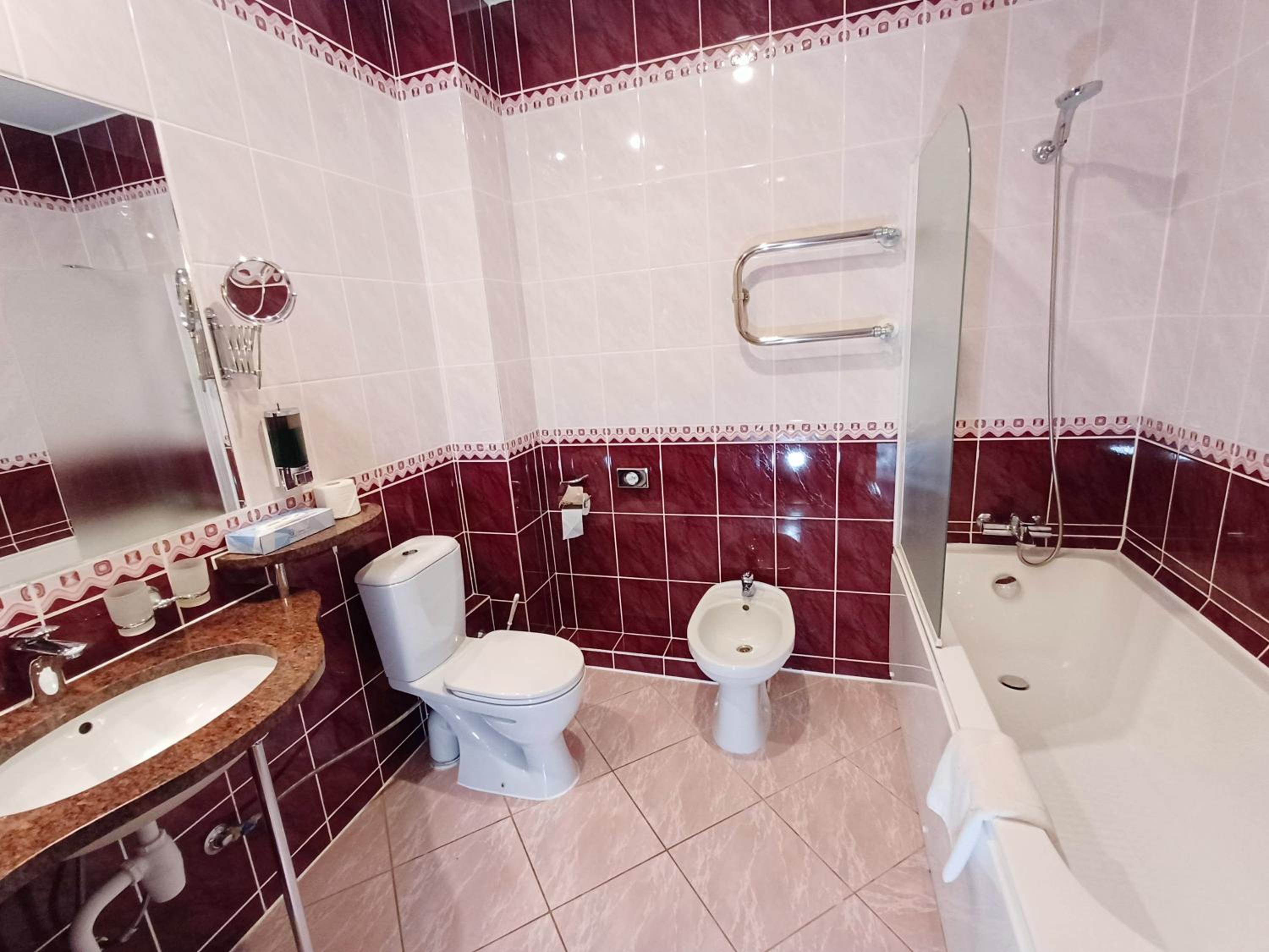 Suite - Photo 10