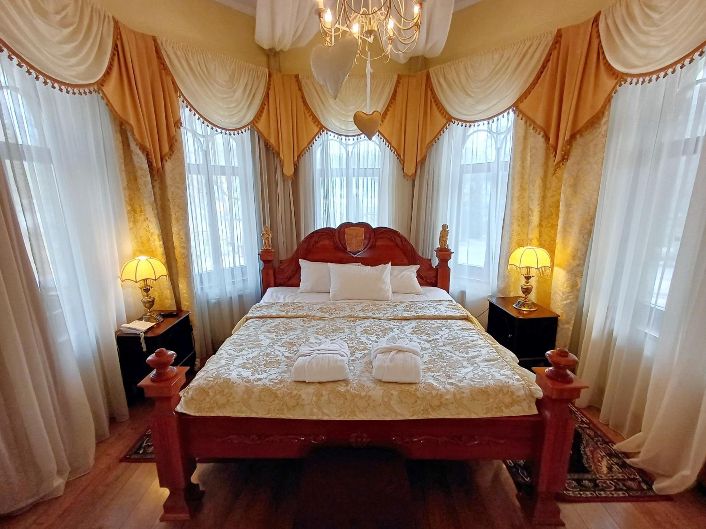 Suite - Photo 1