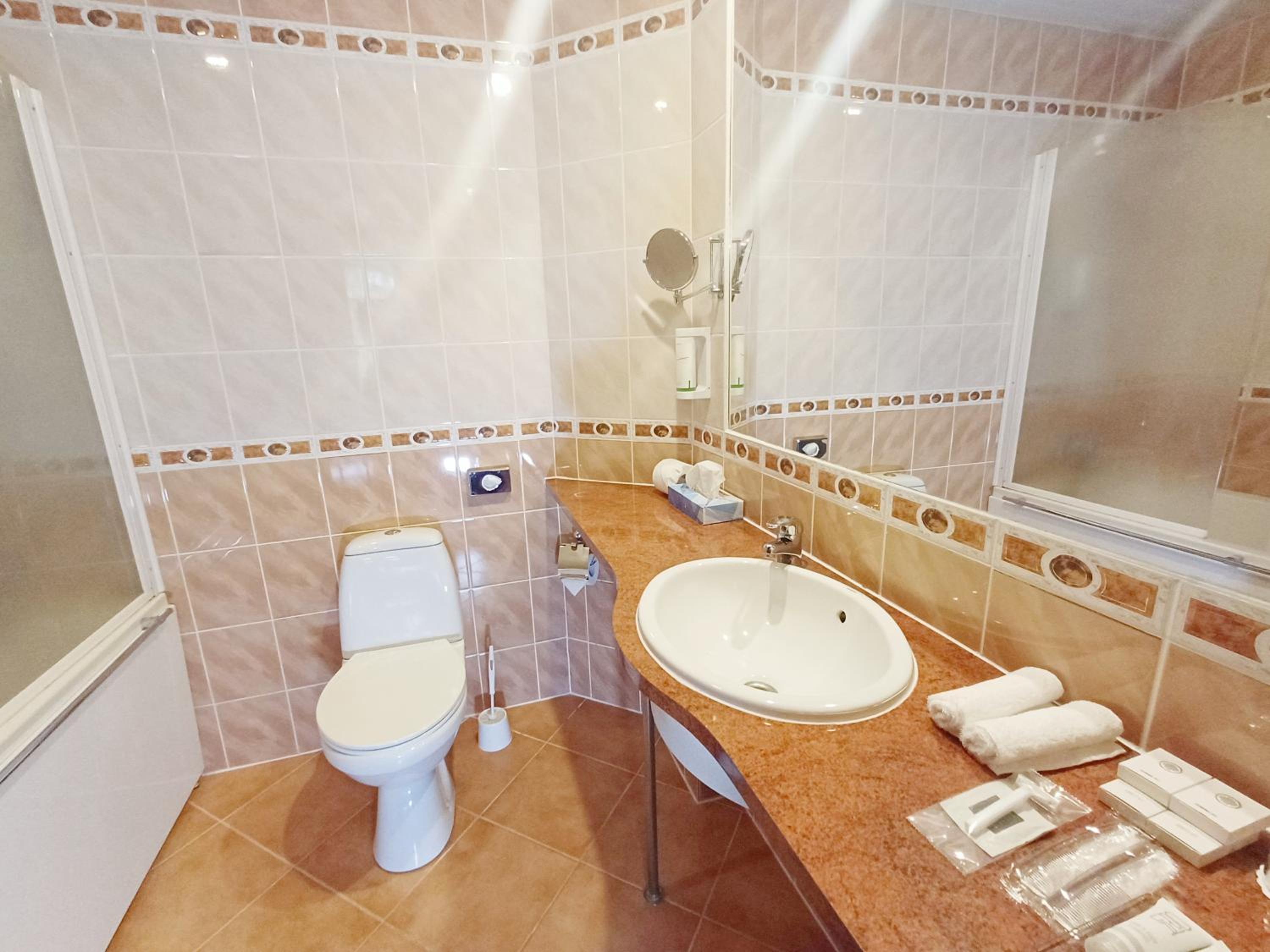 Suite - Photo 3