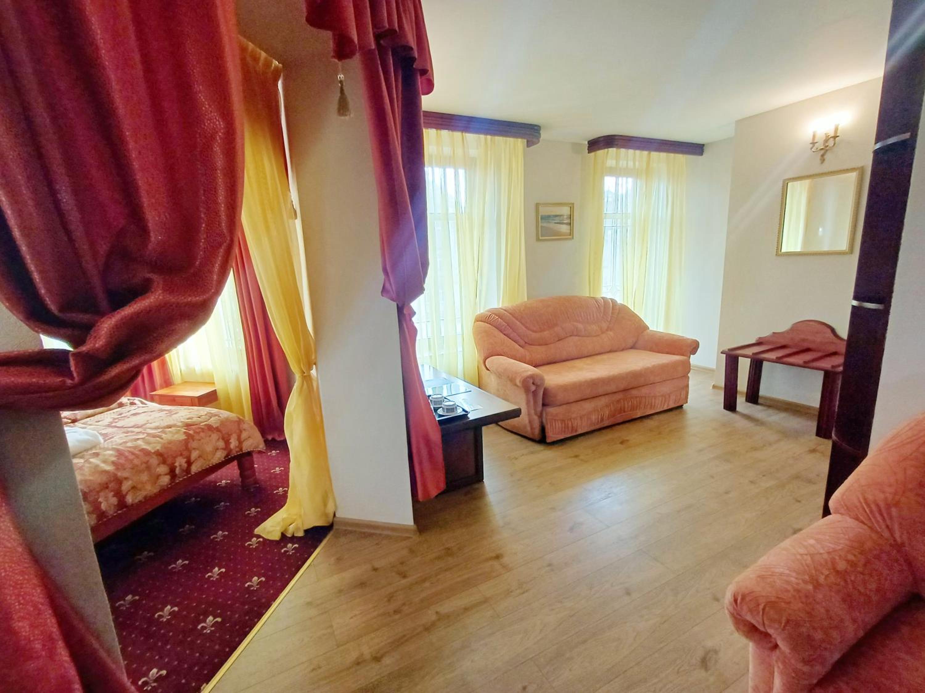 Suite - Photo 6