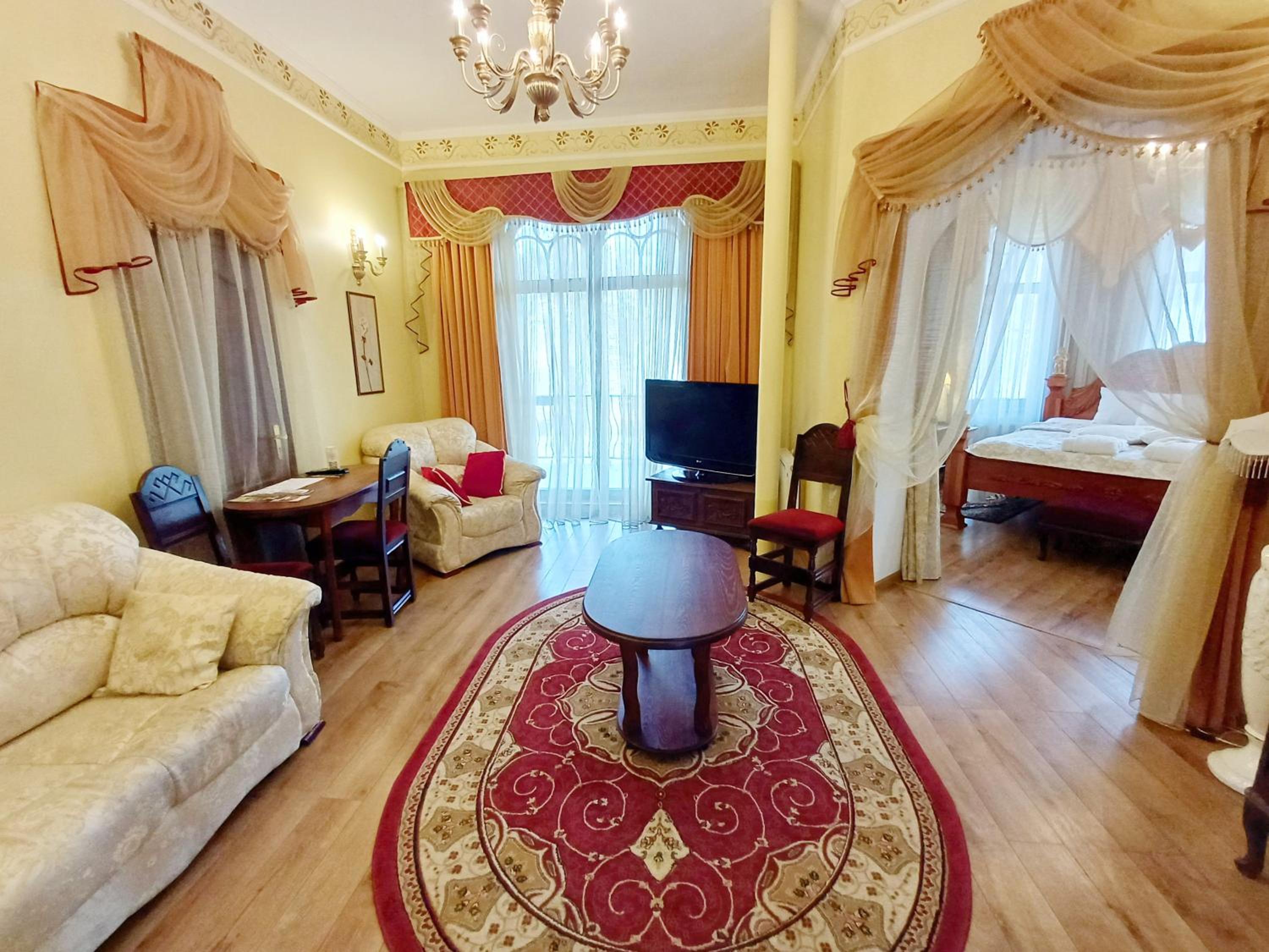 Suite - Photo 12