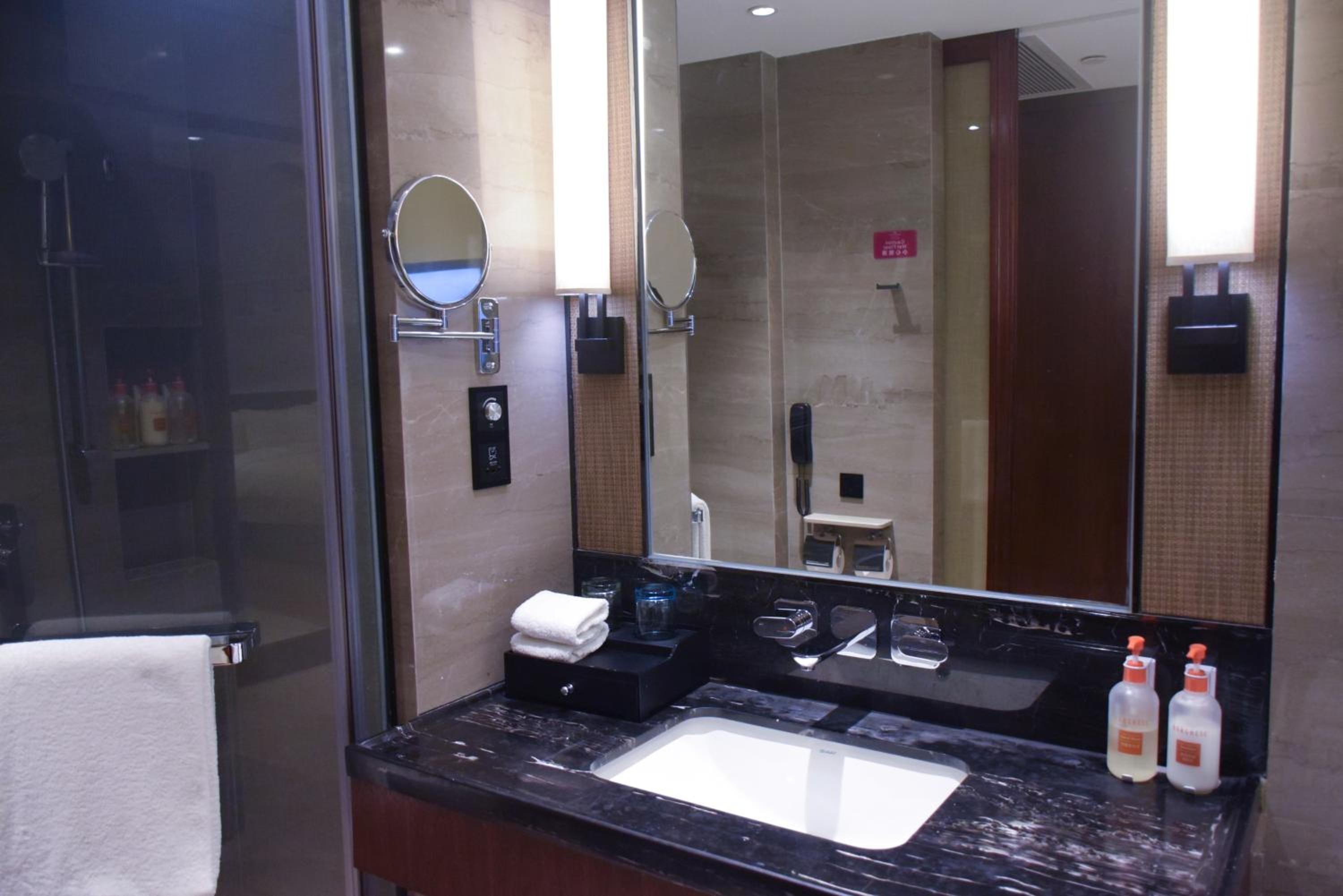 Premium Twin Room photo 3