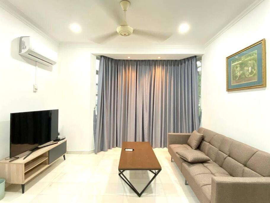 Four-Bedroom House photo 3