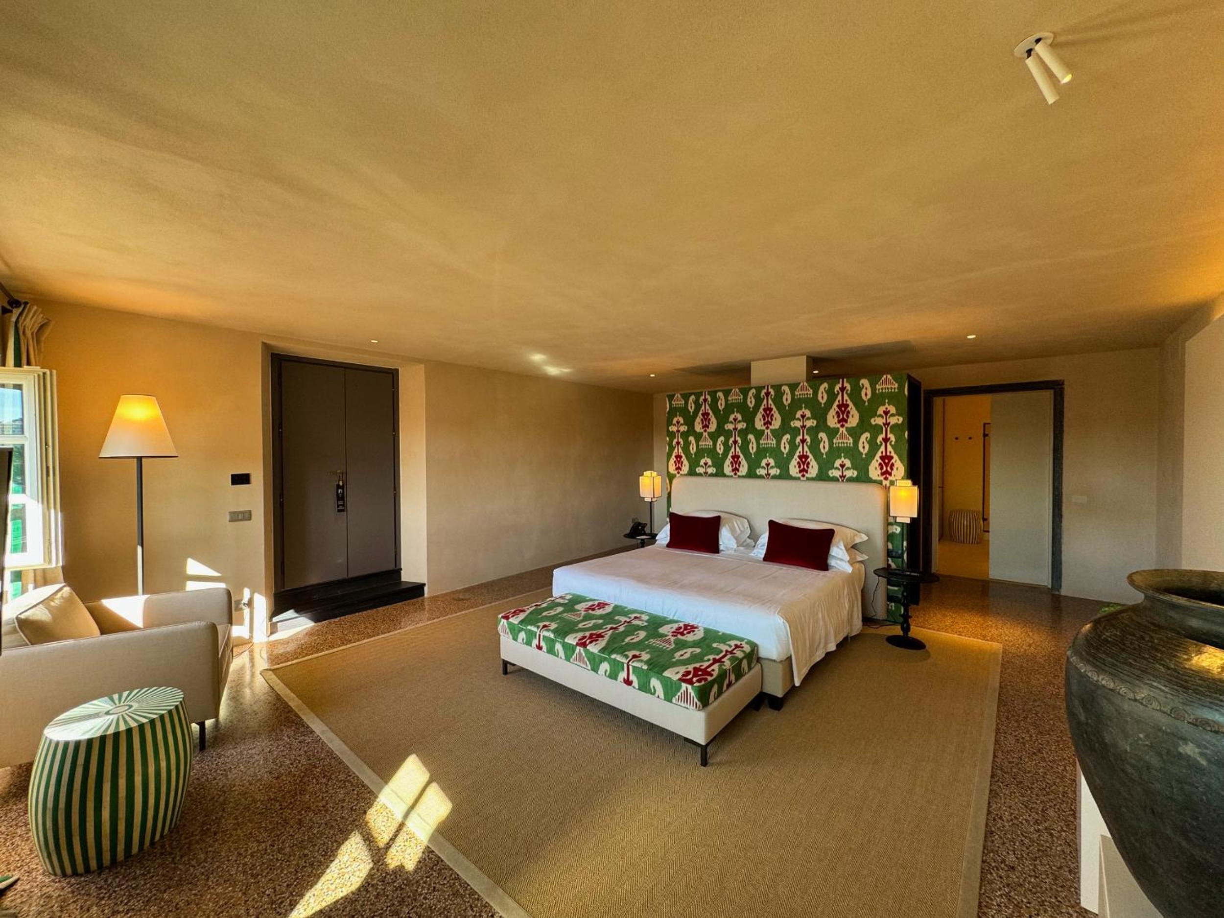 Deluxe Suite with Sea View - Photo 1