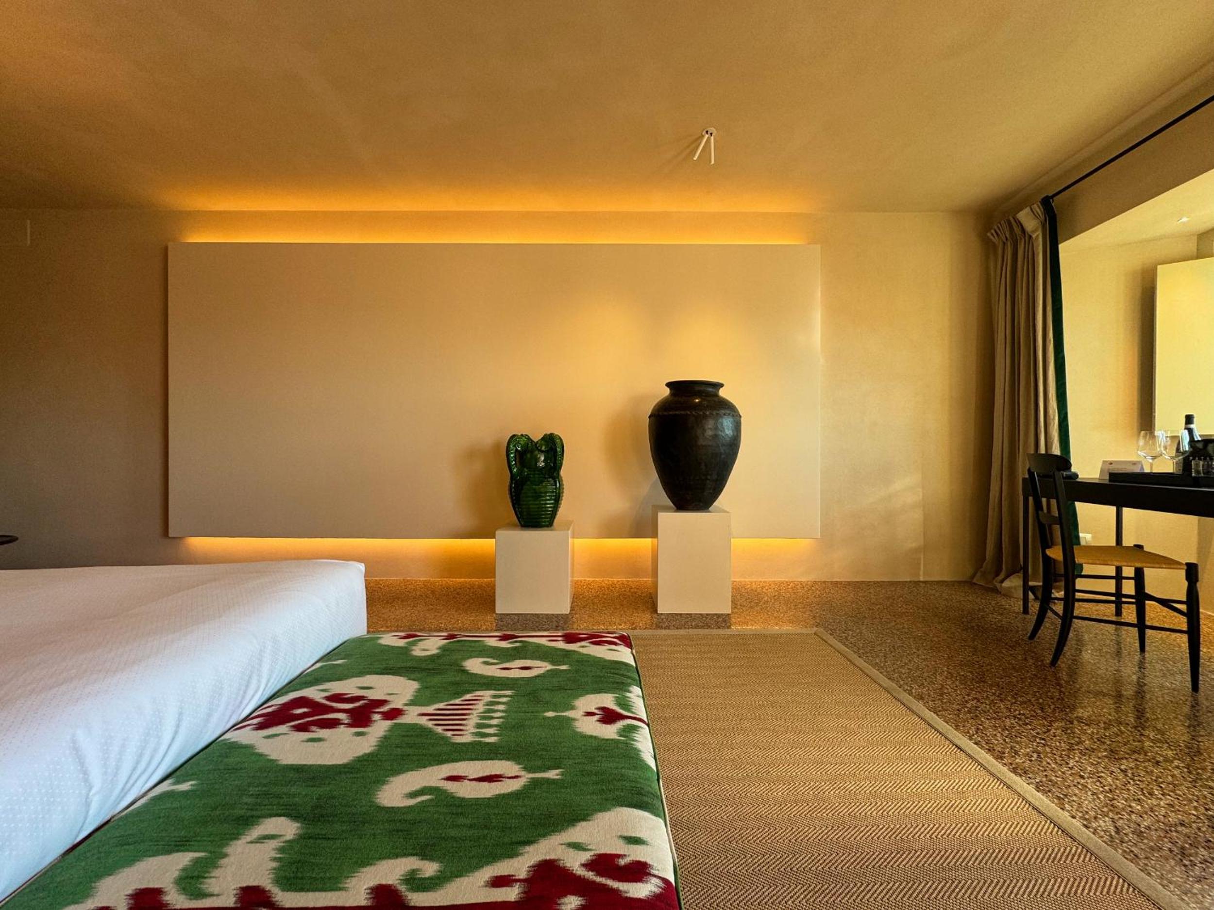 Deluxe Suite with Sea View - Photo 7