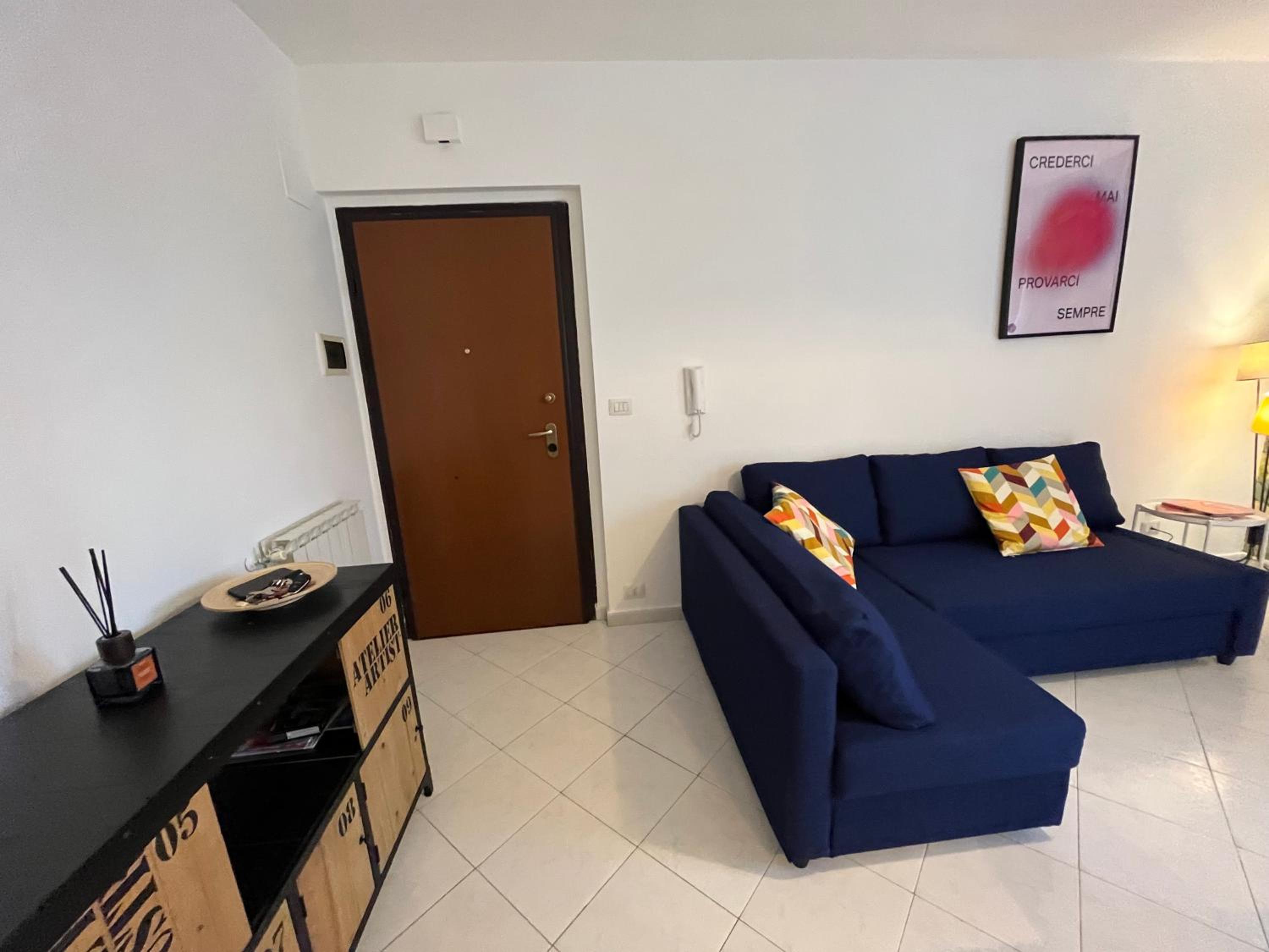 One-Bedroom Apartment photo 2