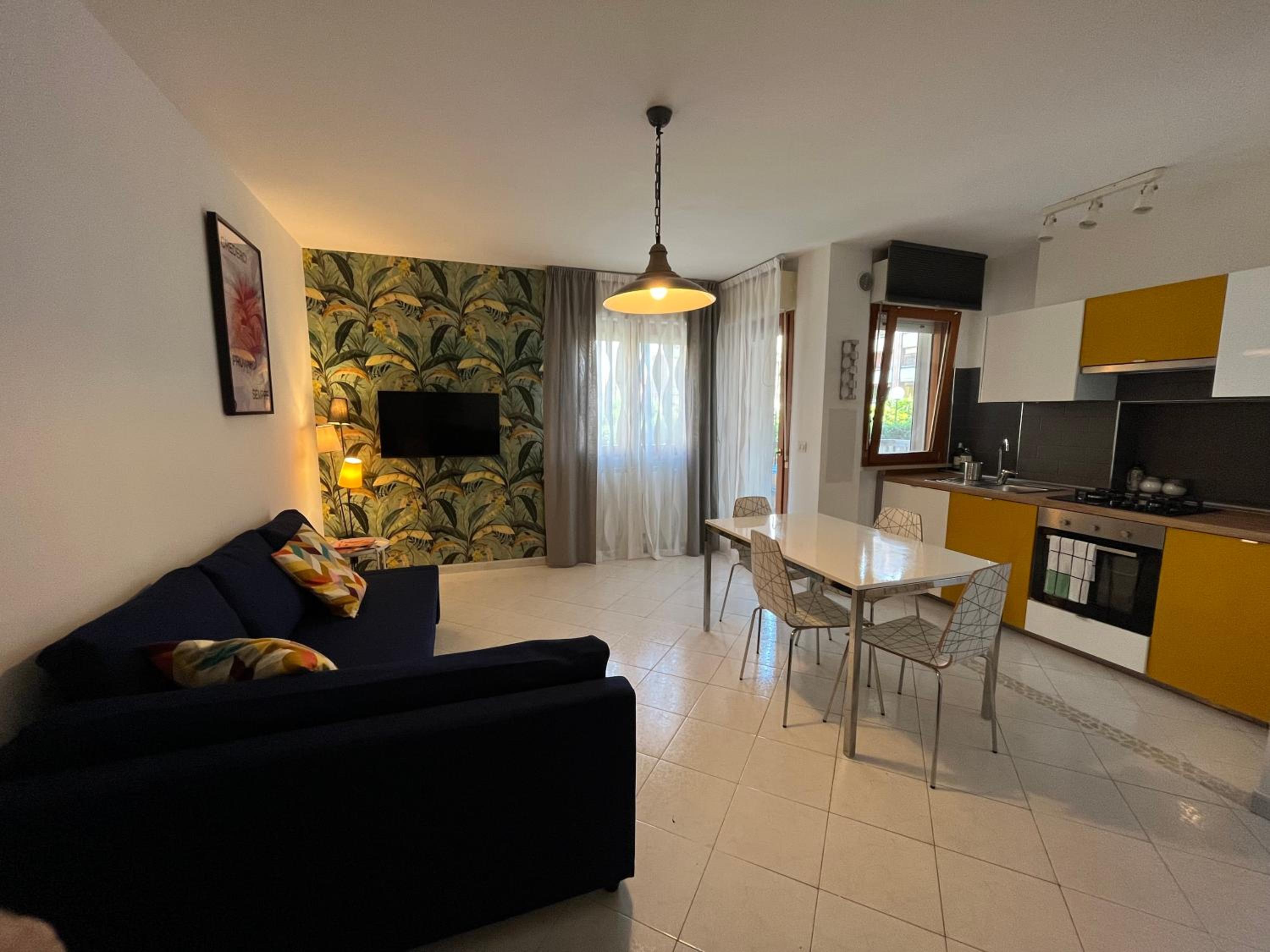One-Bedroom Apartment photo 1