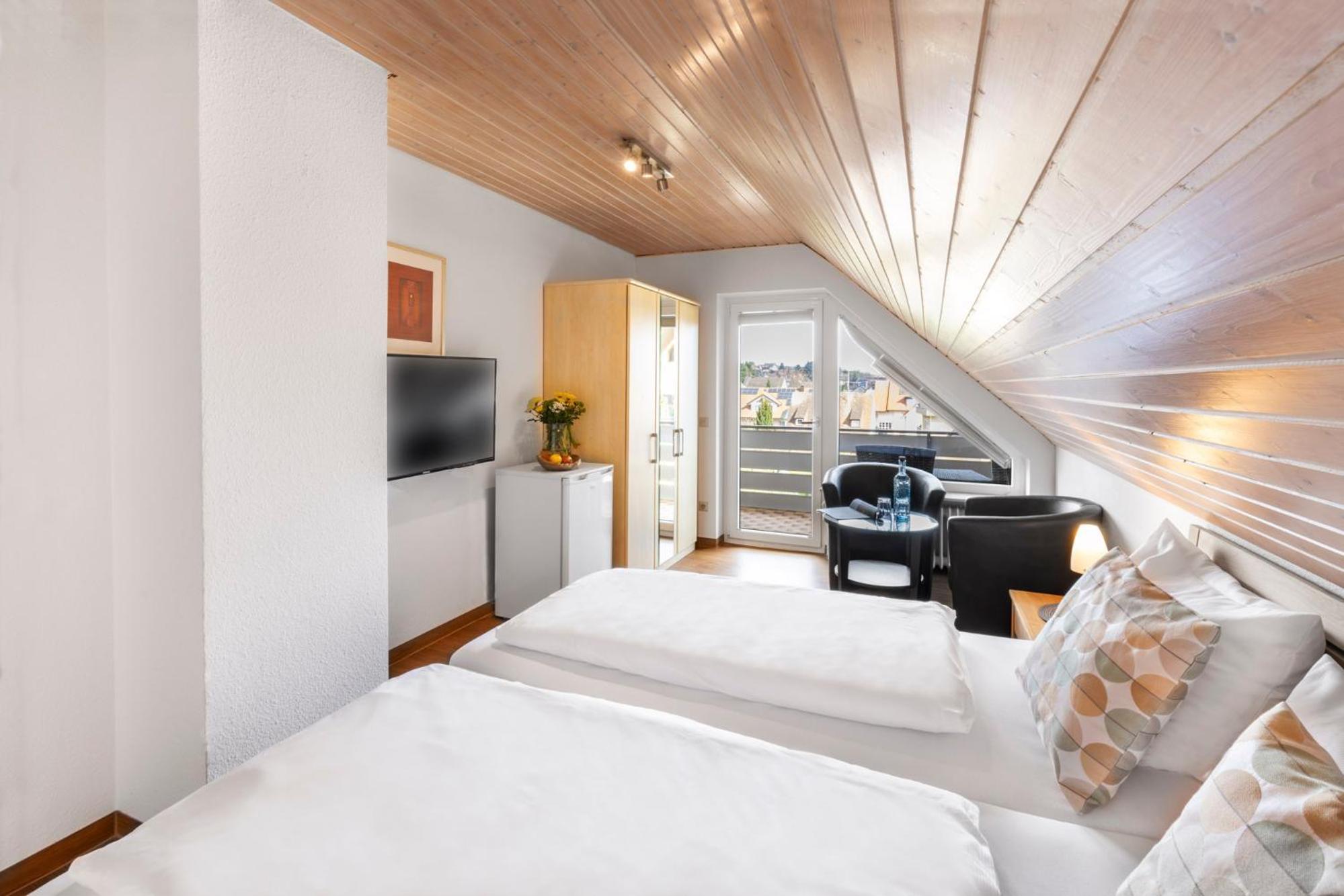 Doppelzimmer mit seitlichem Seeblick photo 2