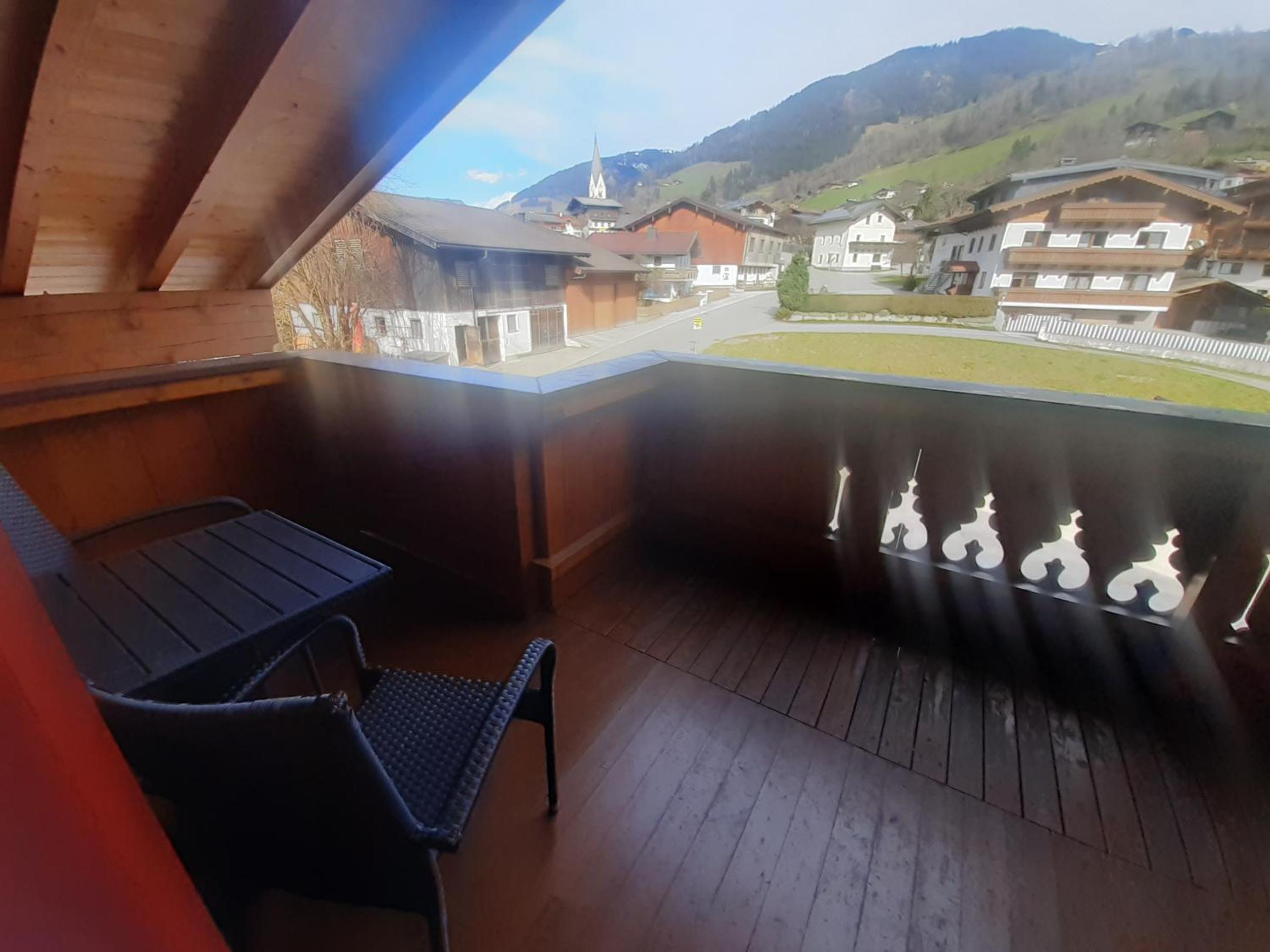 Apartment with Terrace - Photo 2
