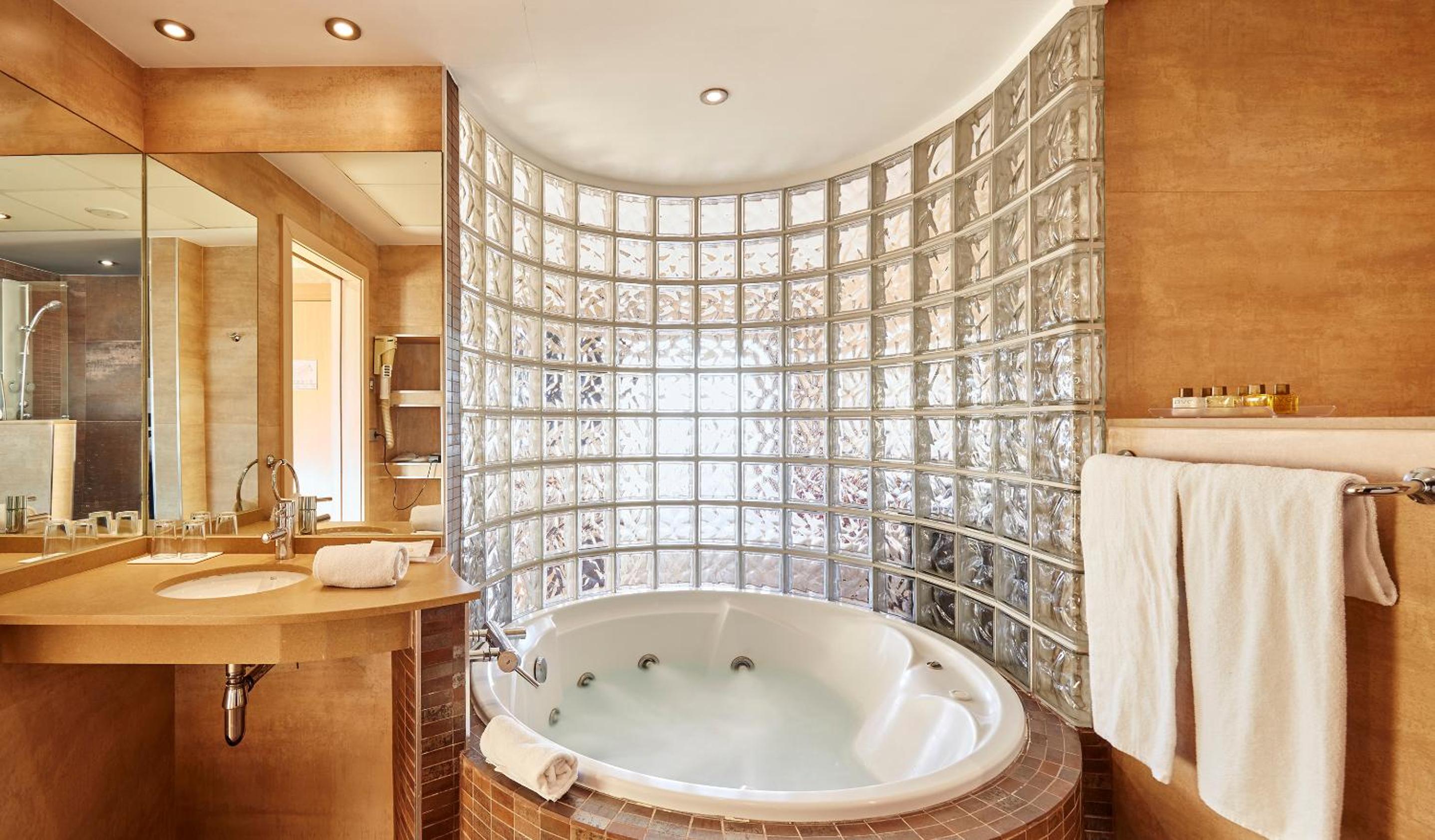 Suite with Whirlpool photo 2