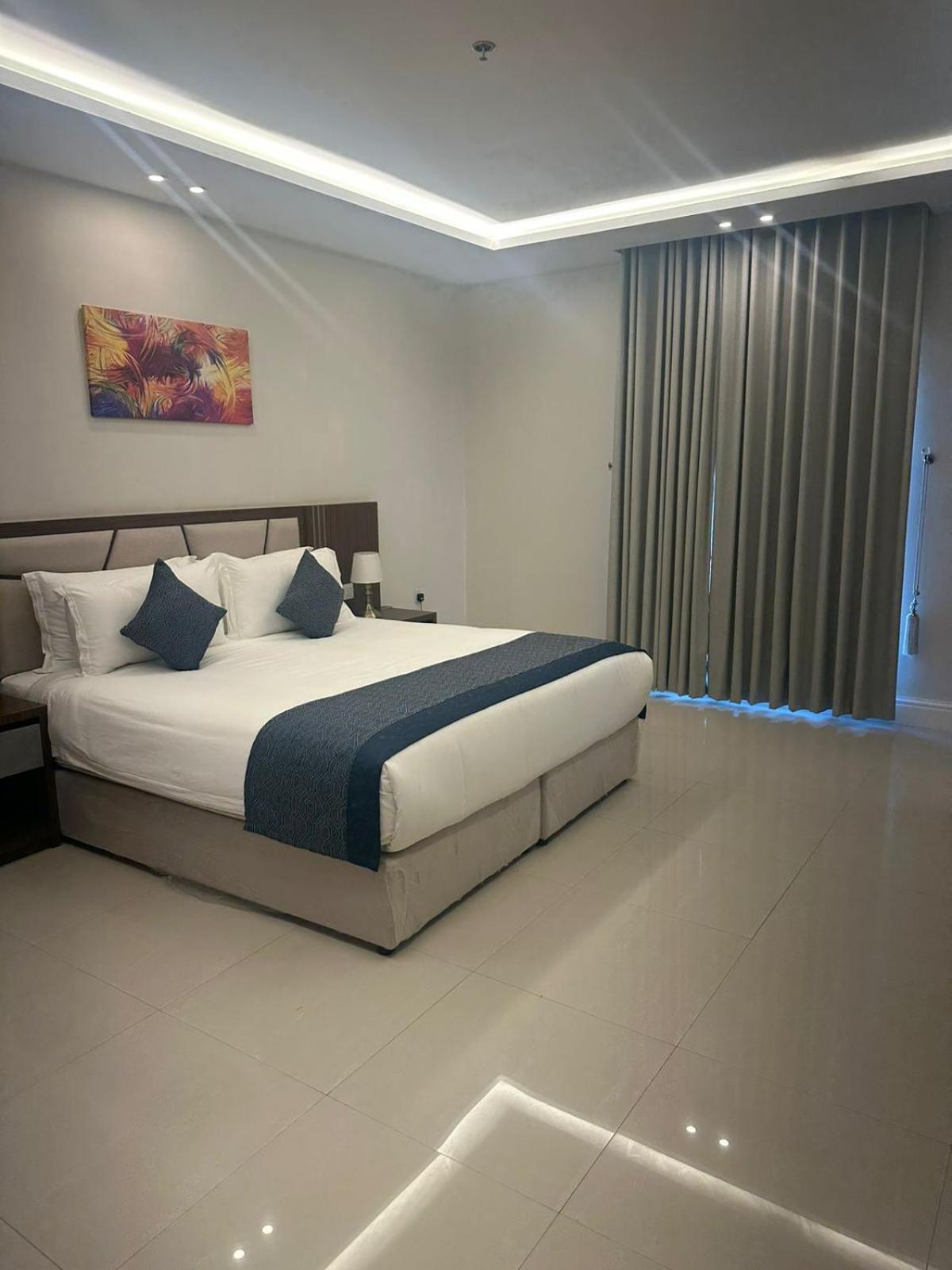 Two-Bedroom Suite - Photo 3