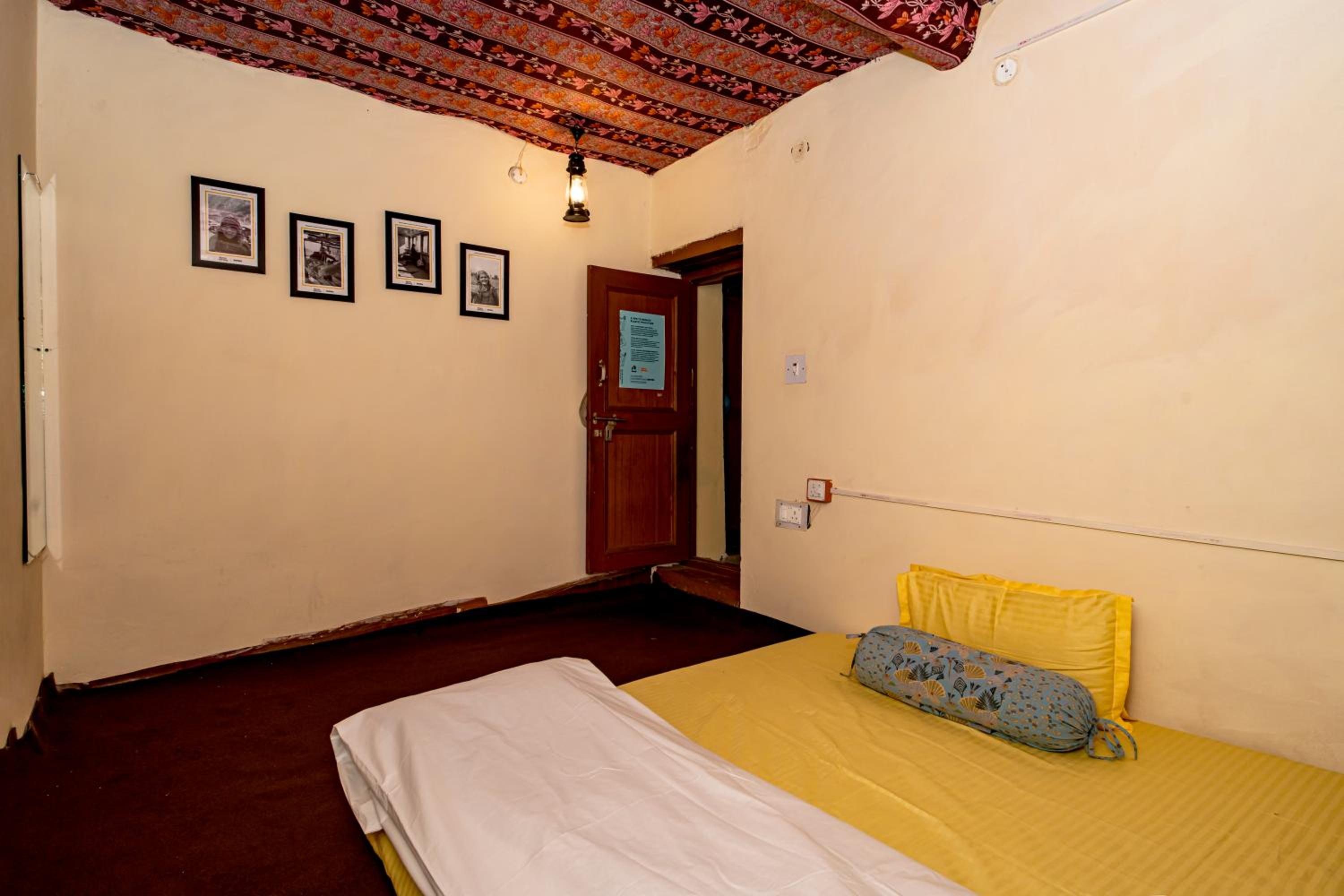 Standard Double Room With Shared Bathroom photo 2