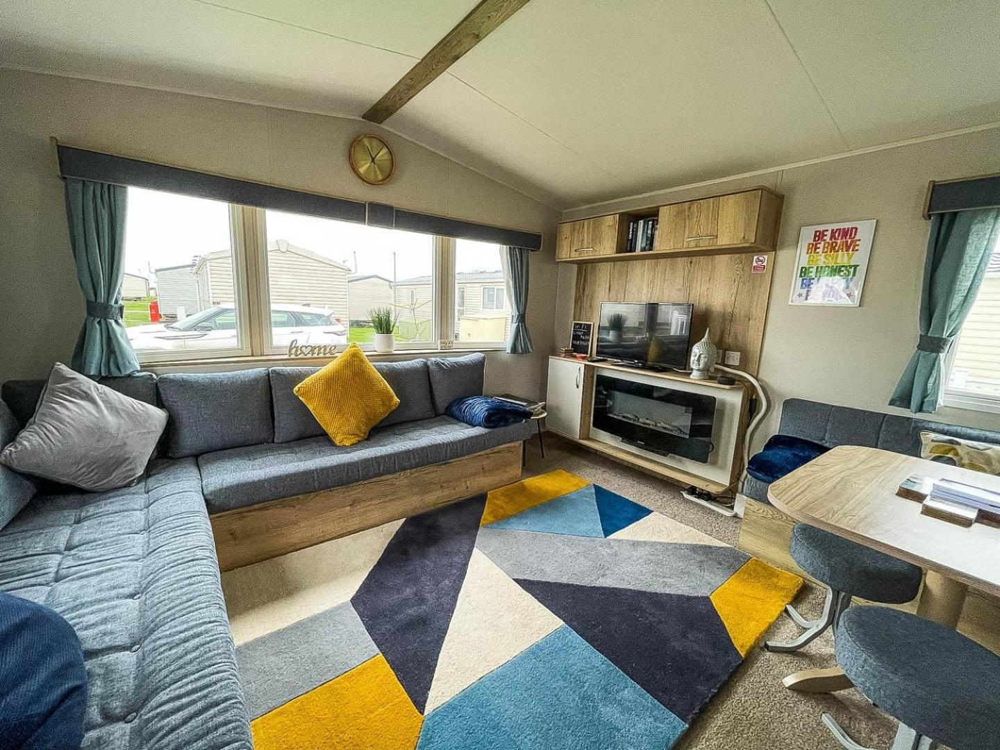 Mobile Home photo 2