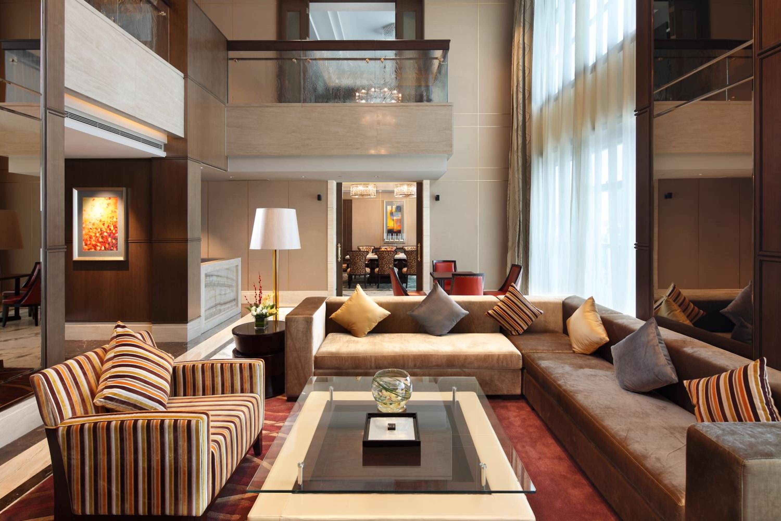 One-Bedroom Presidential King Suite - Club Lounge Access