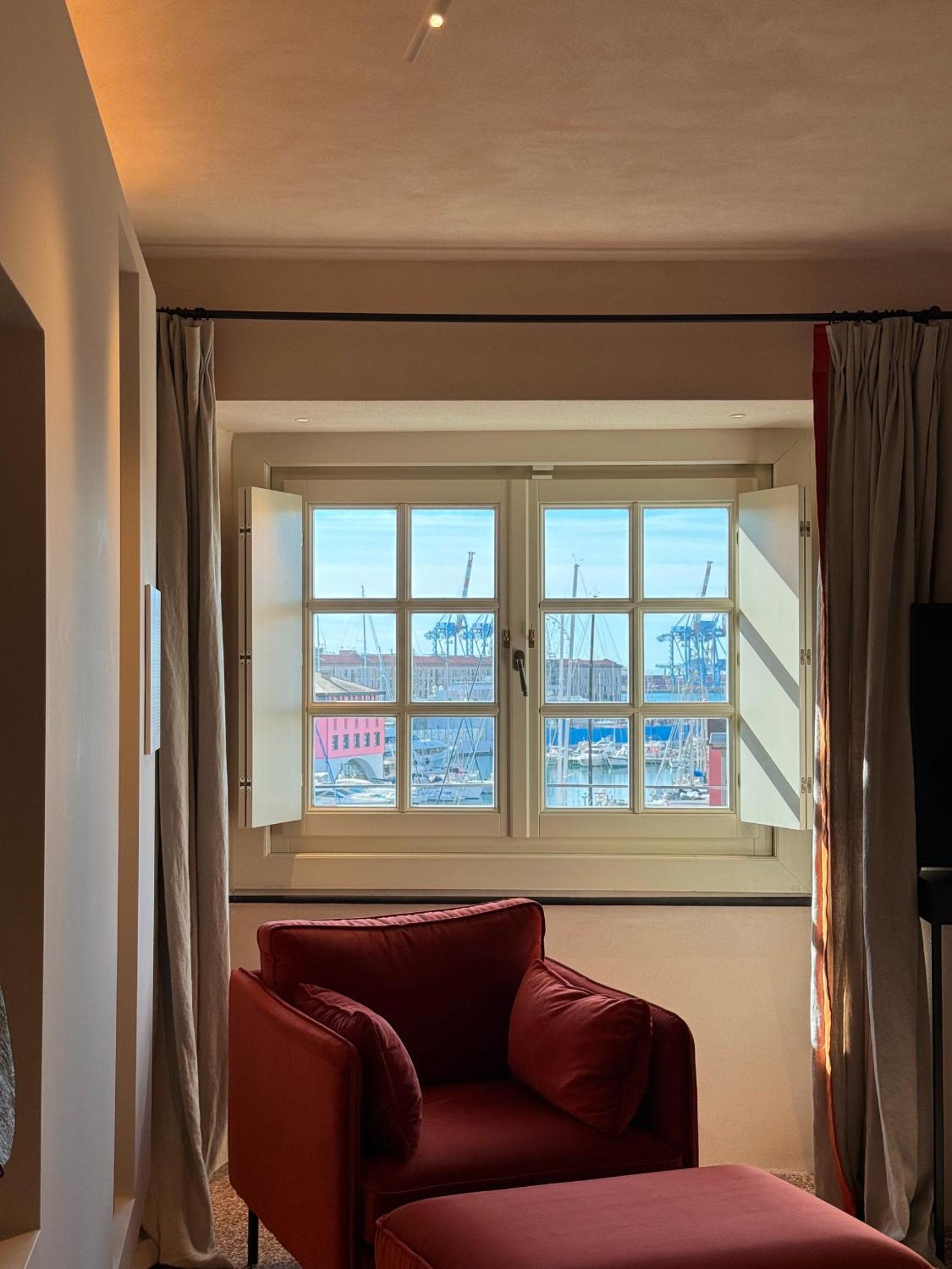 Deluxe Double Room with Sea View - Photo 2