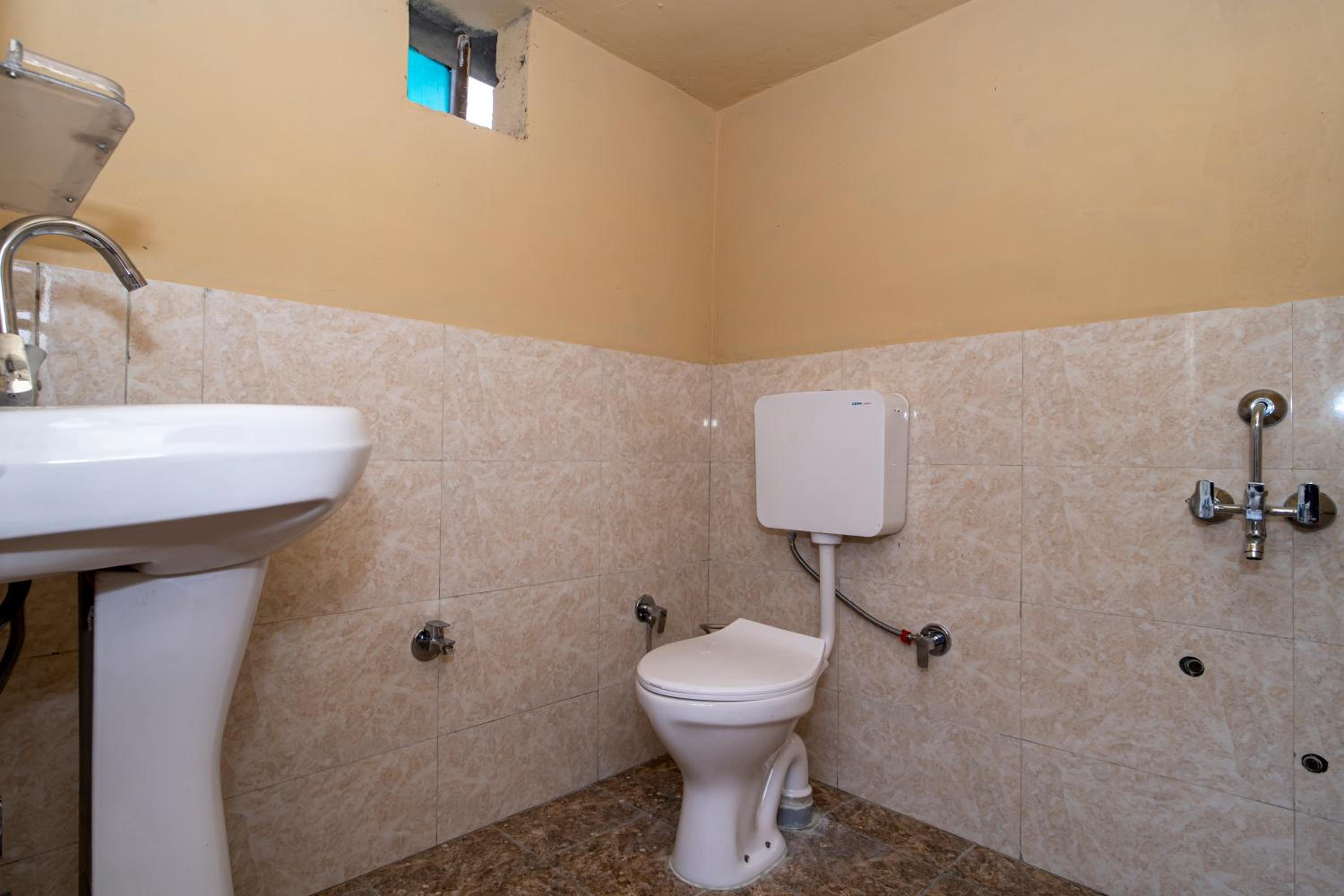 Double Room With Shared Bathroom photo 1