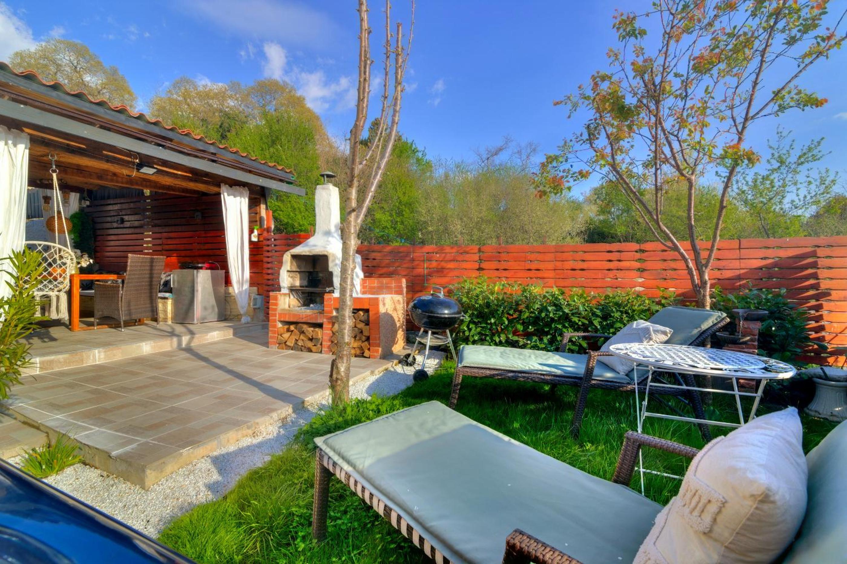 Villa - Photo 3