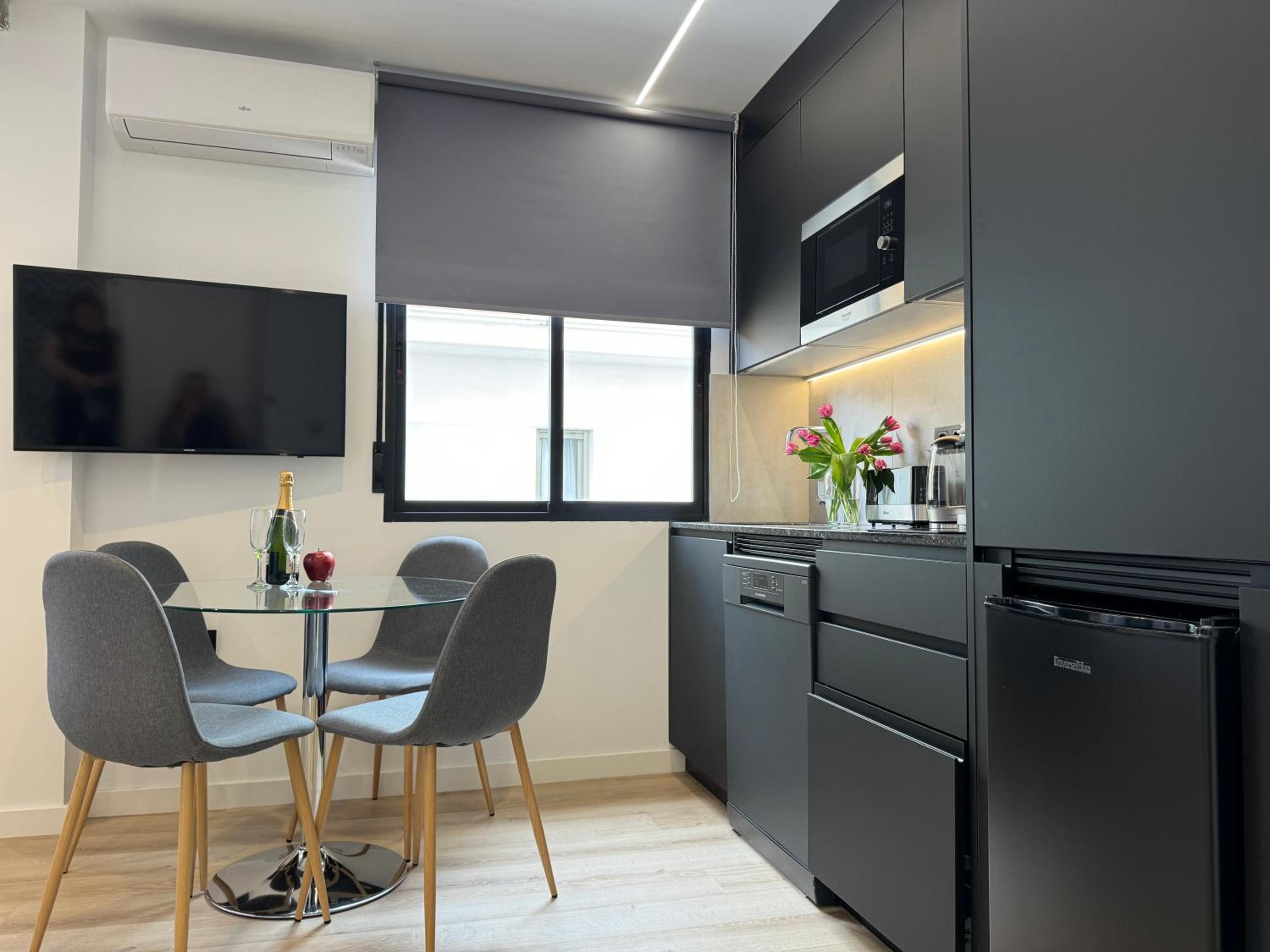 One-Bedroom Apartment - Photo 18