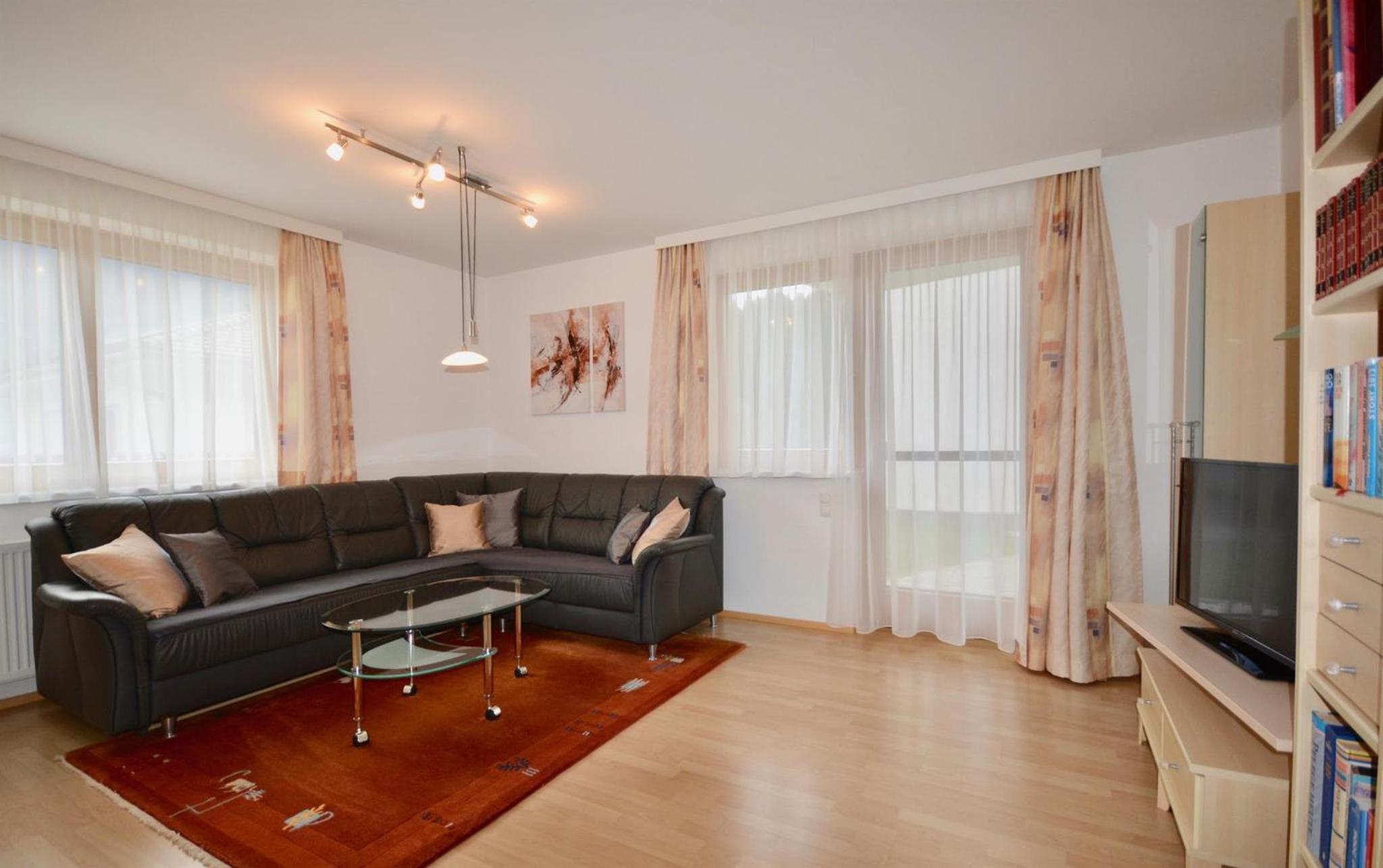 Two-Bedroom Apartment with Bathroom photo 3