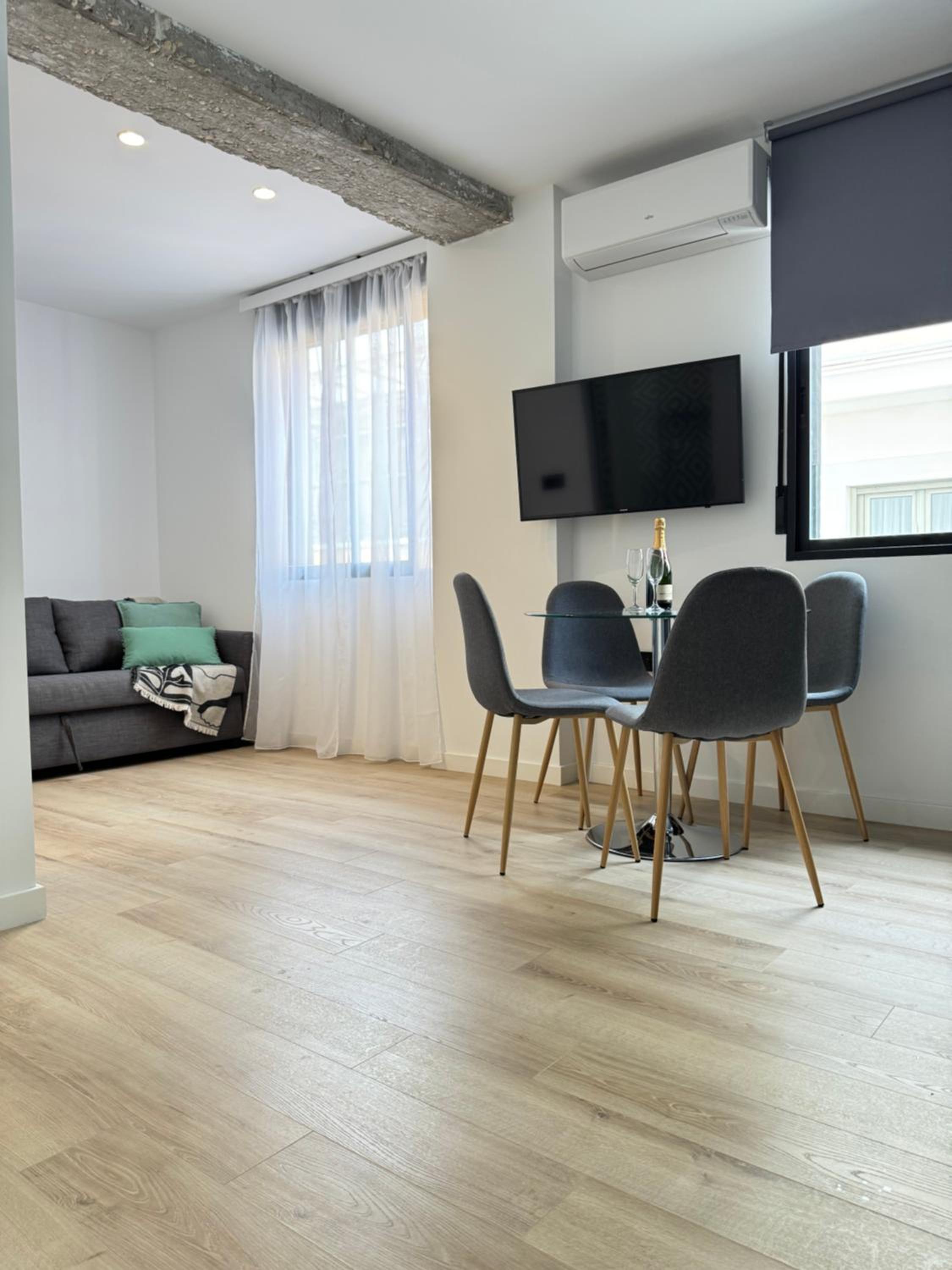 One-Bedroom Apartment - Photo 1