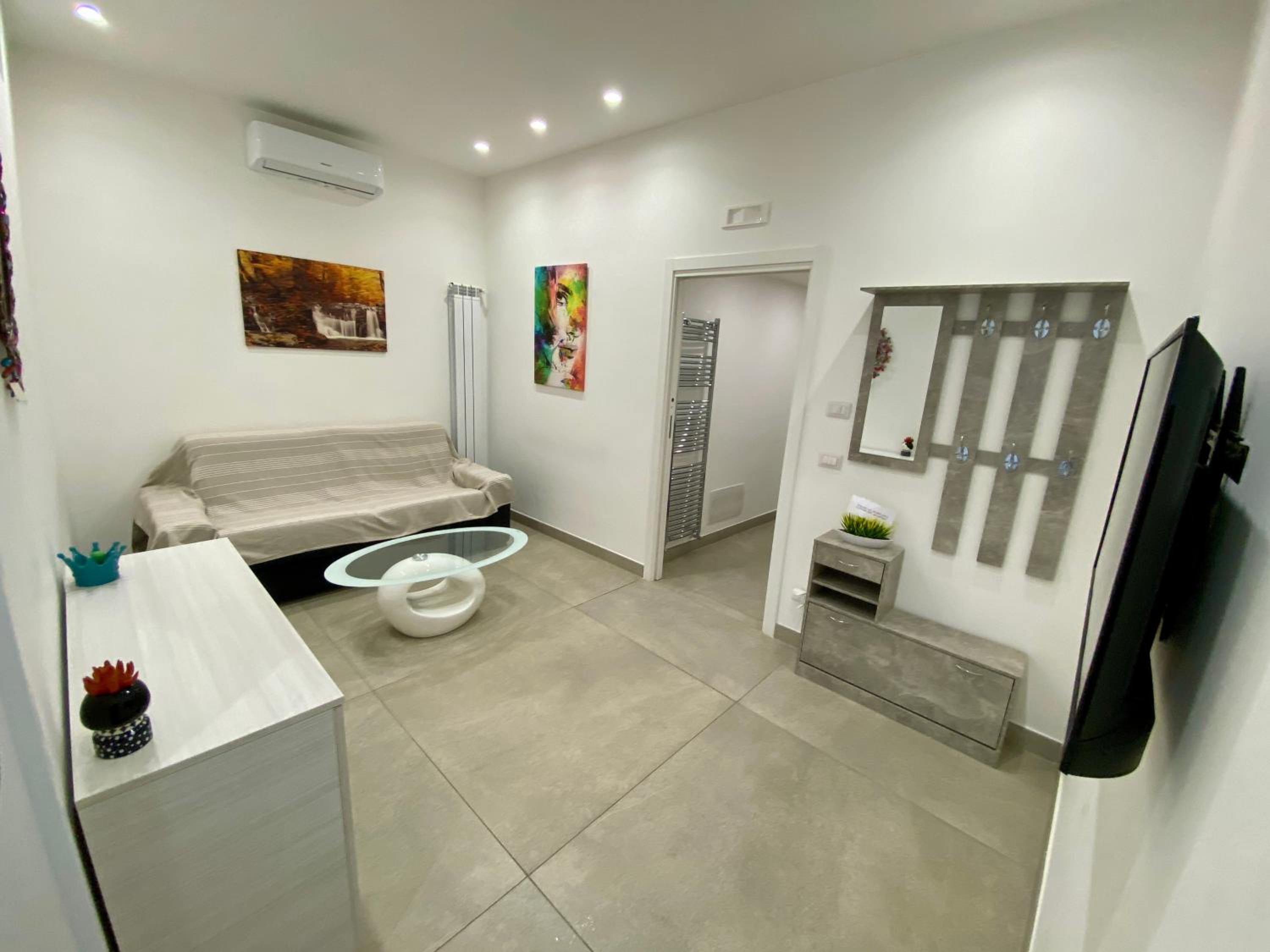 One-Bedroom Apartment photo 1