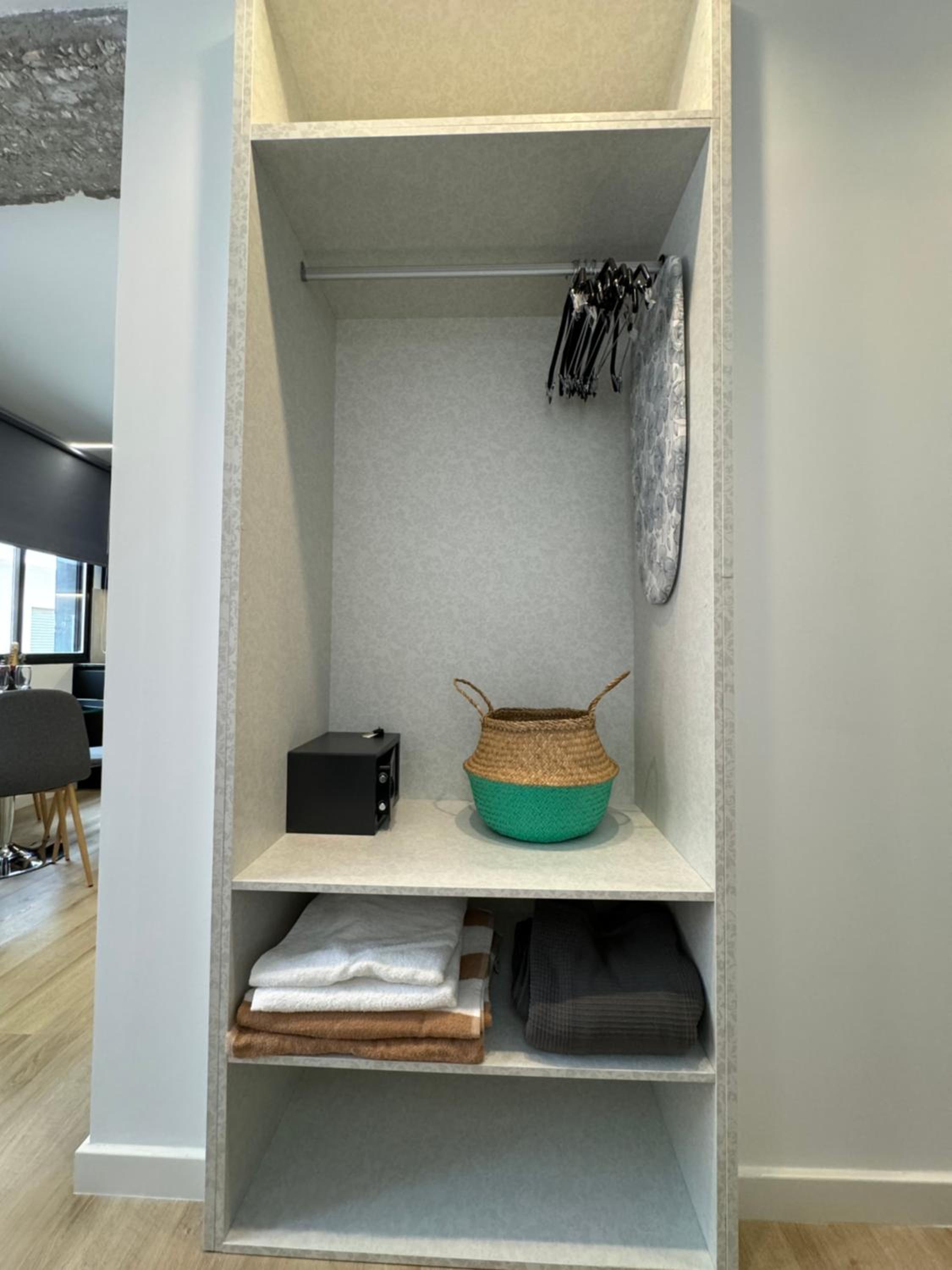 One-Bedroom Apartment - Photo 14