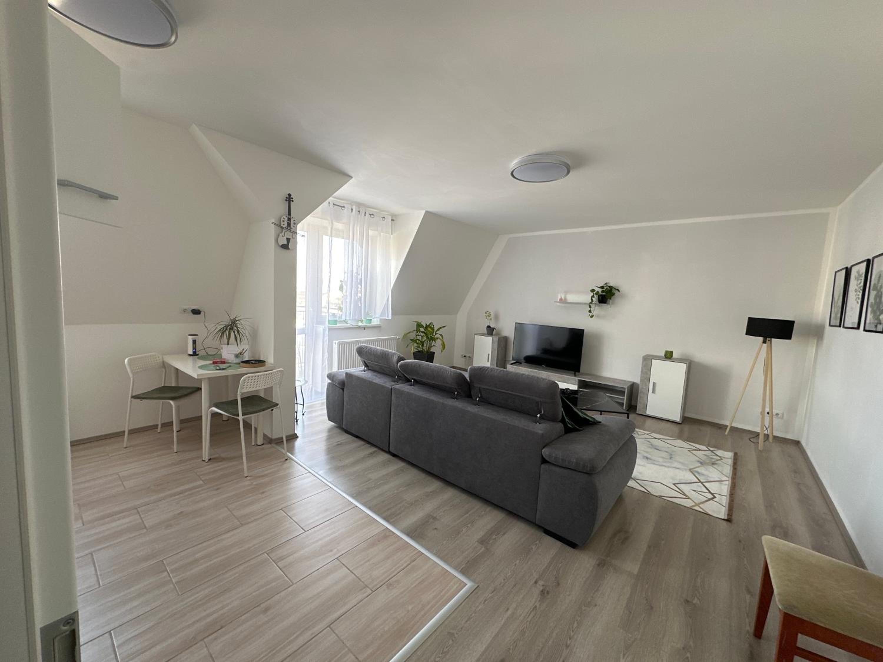 One-Bedroom Apartment photo 1