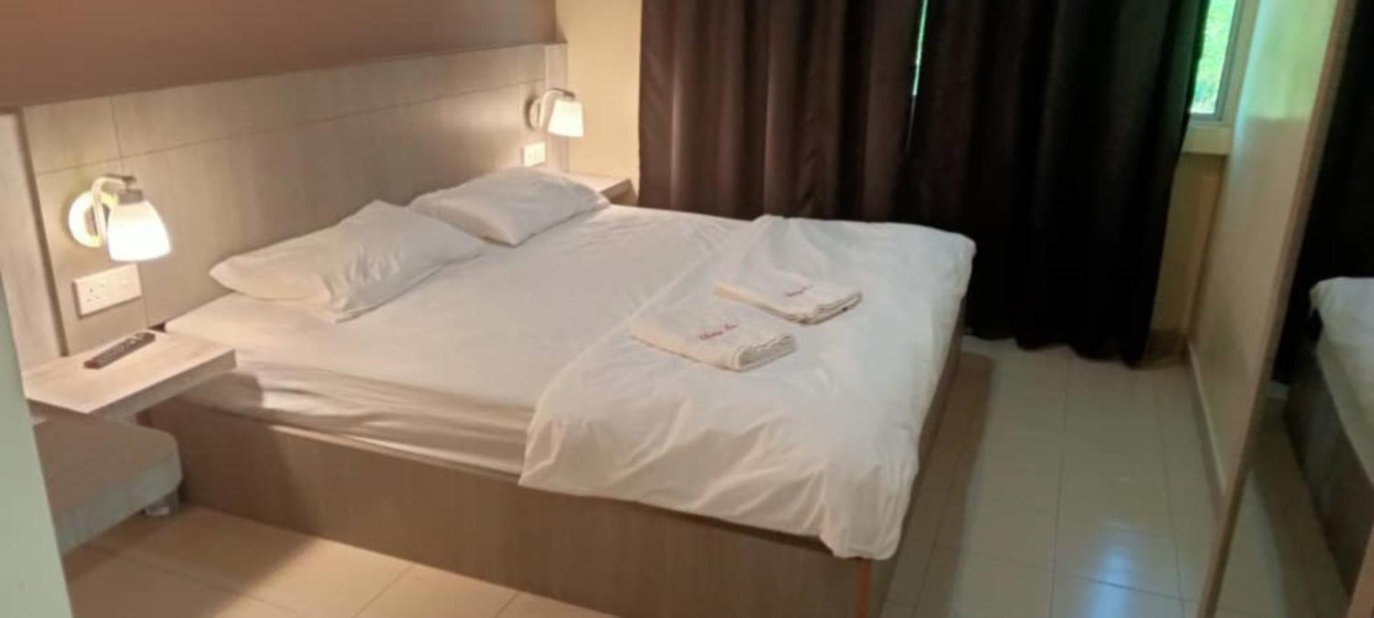 Deluxe King Room photo 2