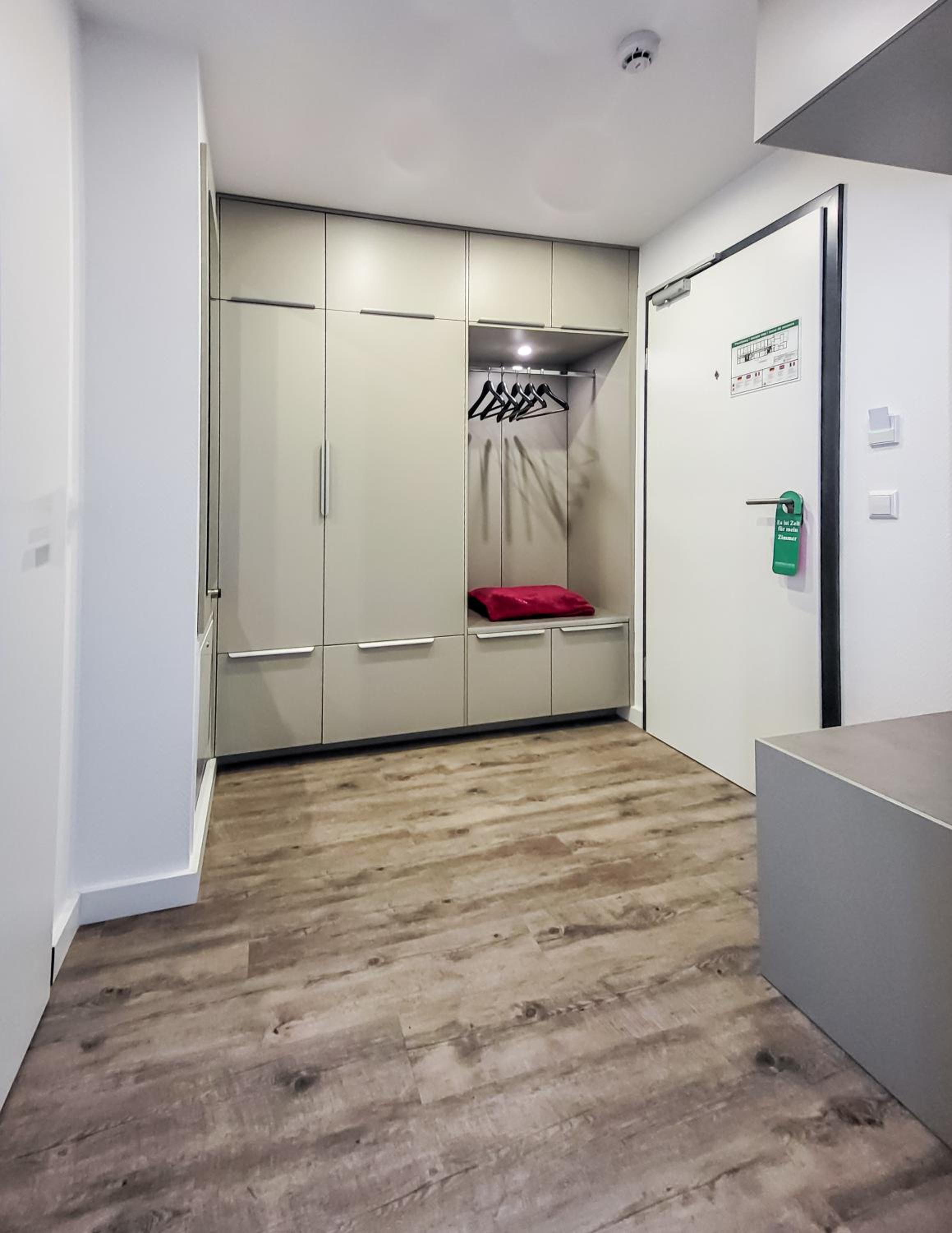 Junior Suite - Disability Access - Photo 7