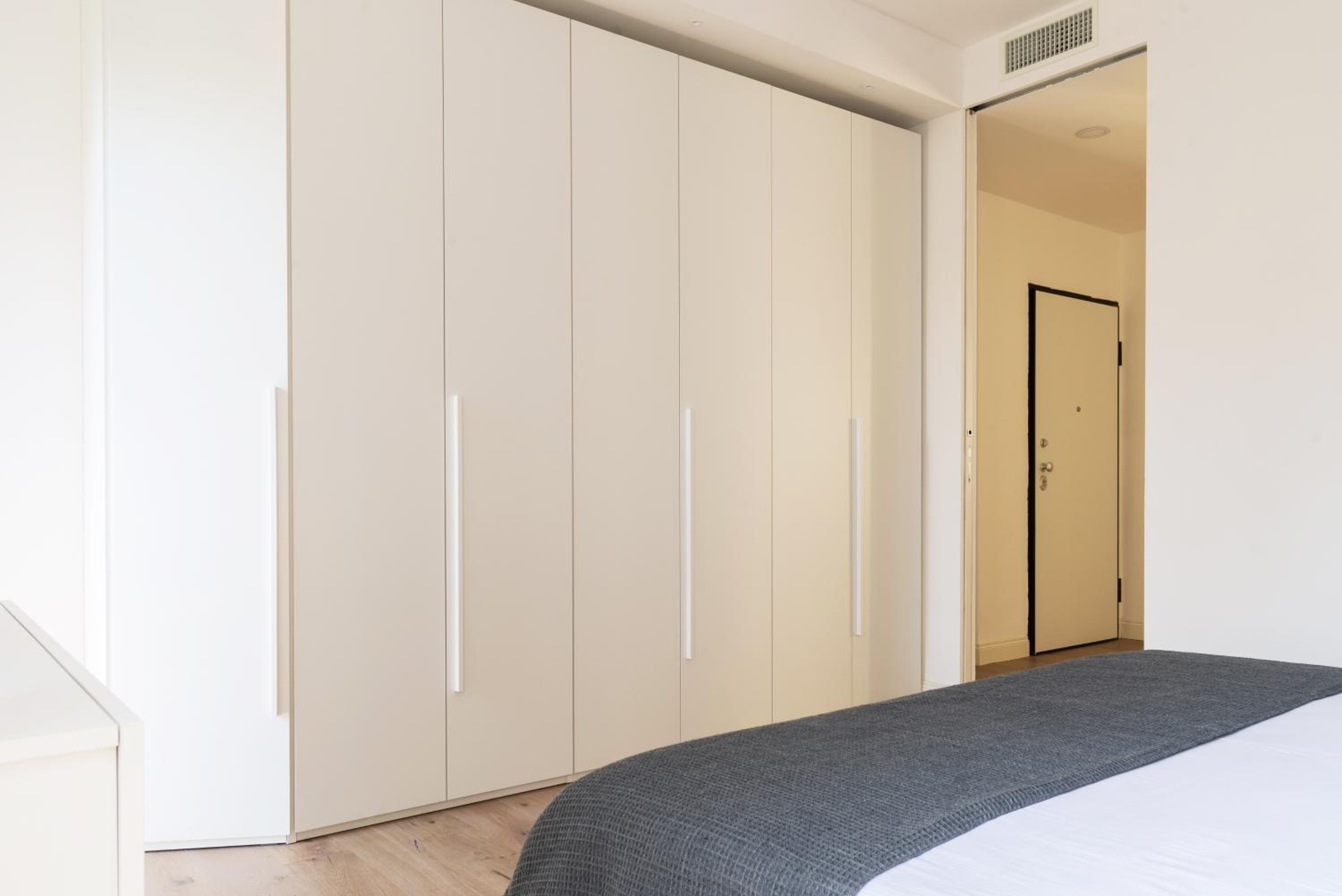 Three-Bedroom Apartment - Photo 4