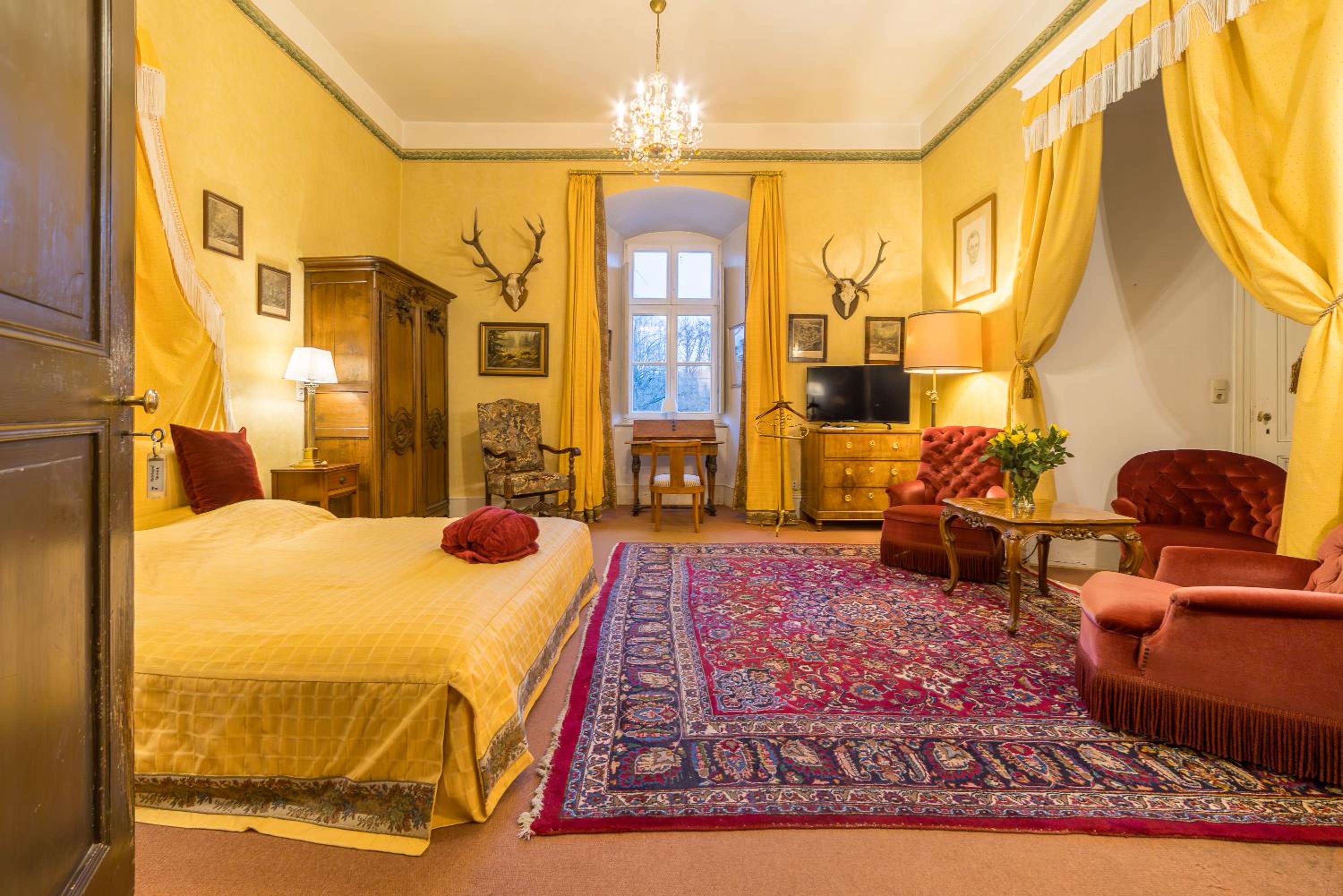 Double Room with Shared Bathroom photo 2